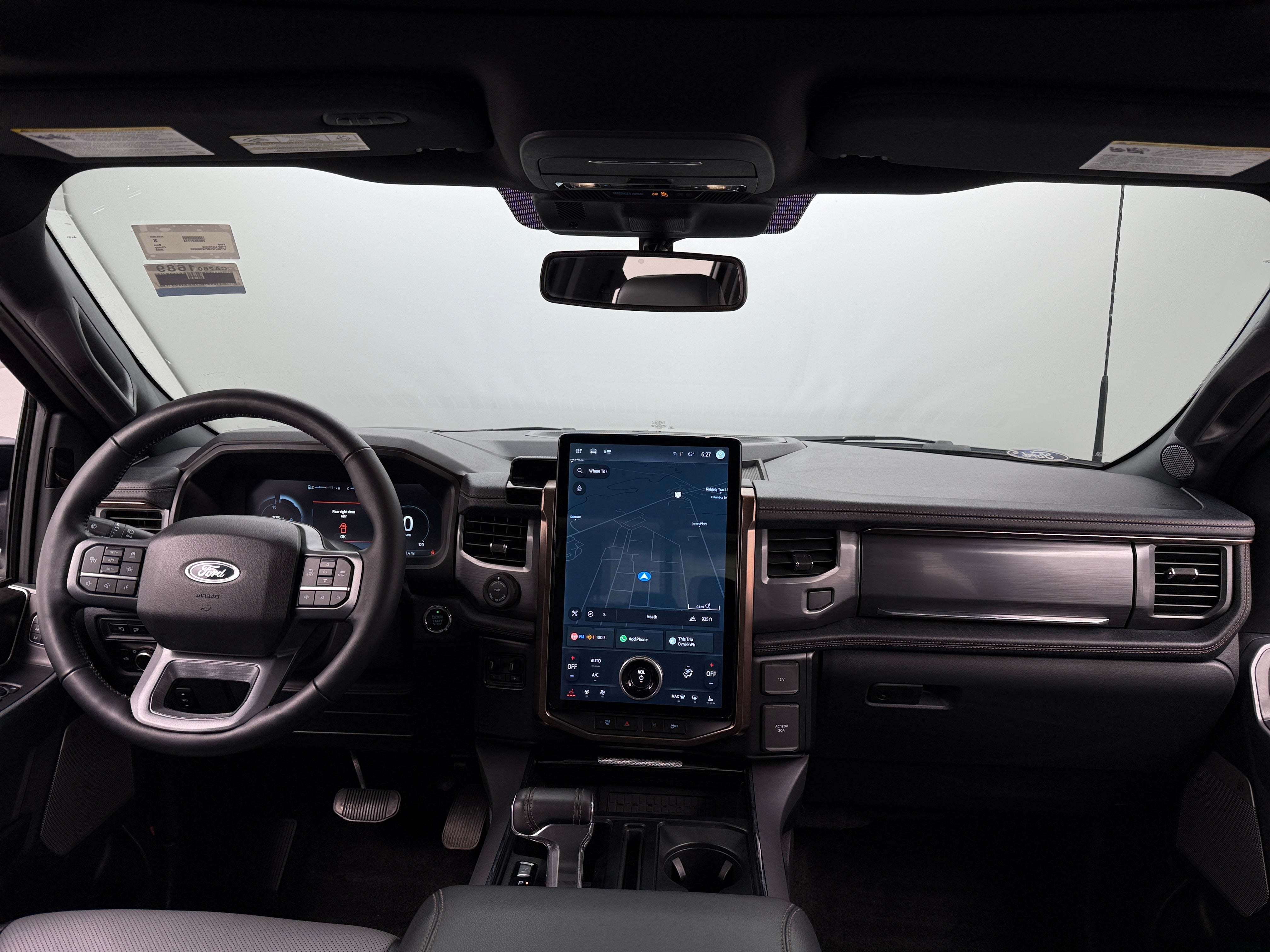 2023 Ford F-150 Lightning Lariat 2
