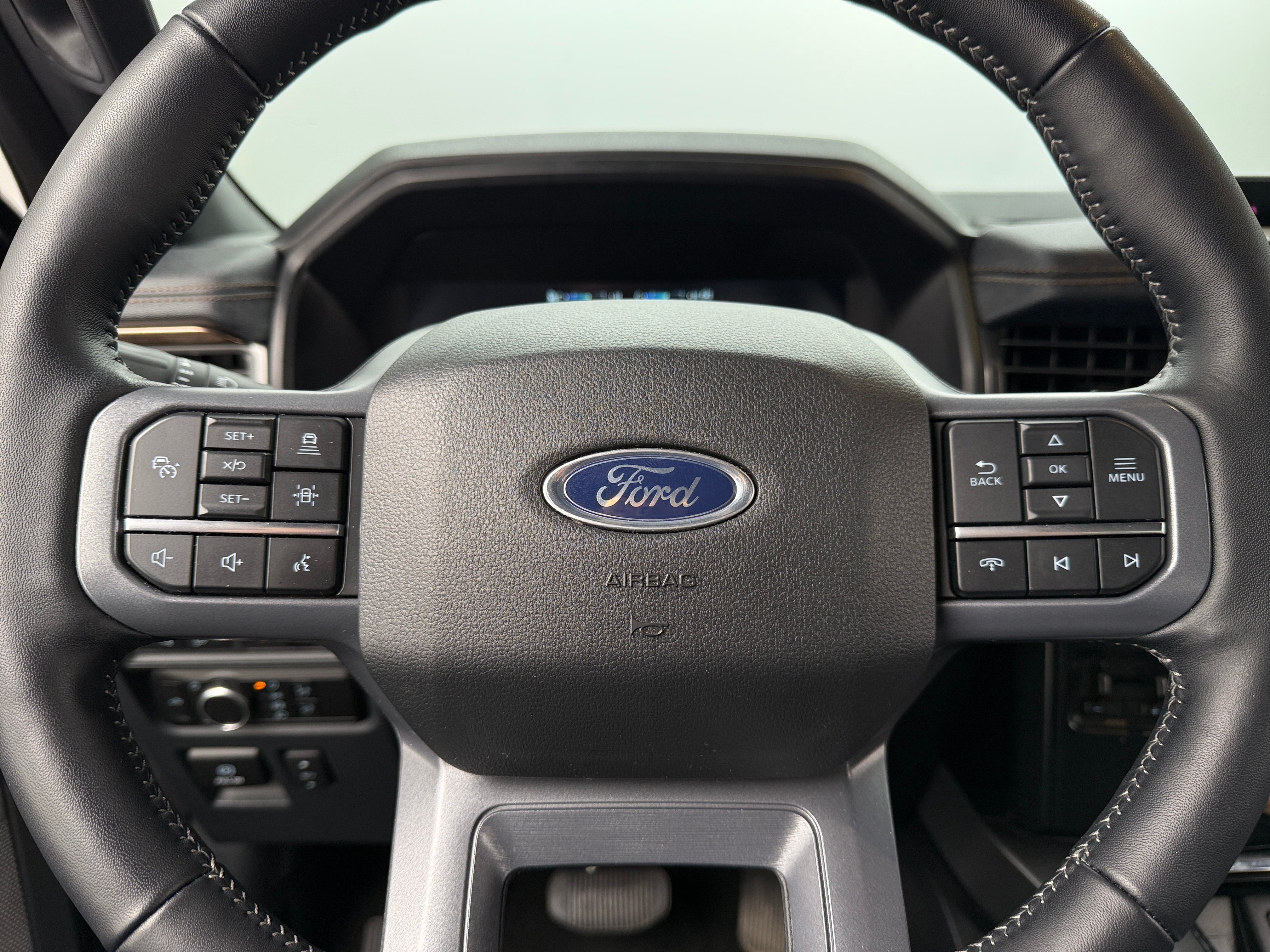 2023 Ford F-150 Lightning Lariat 4