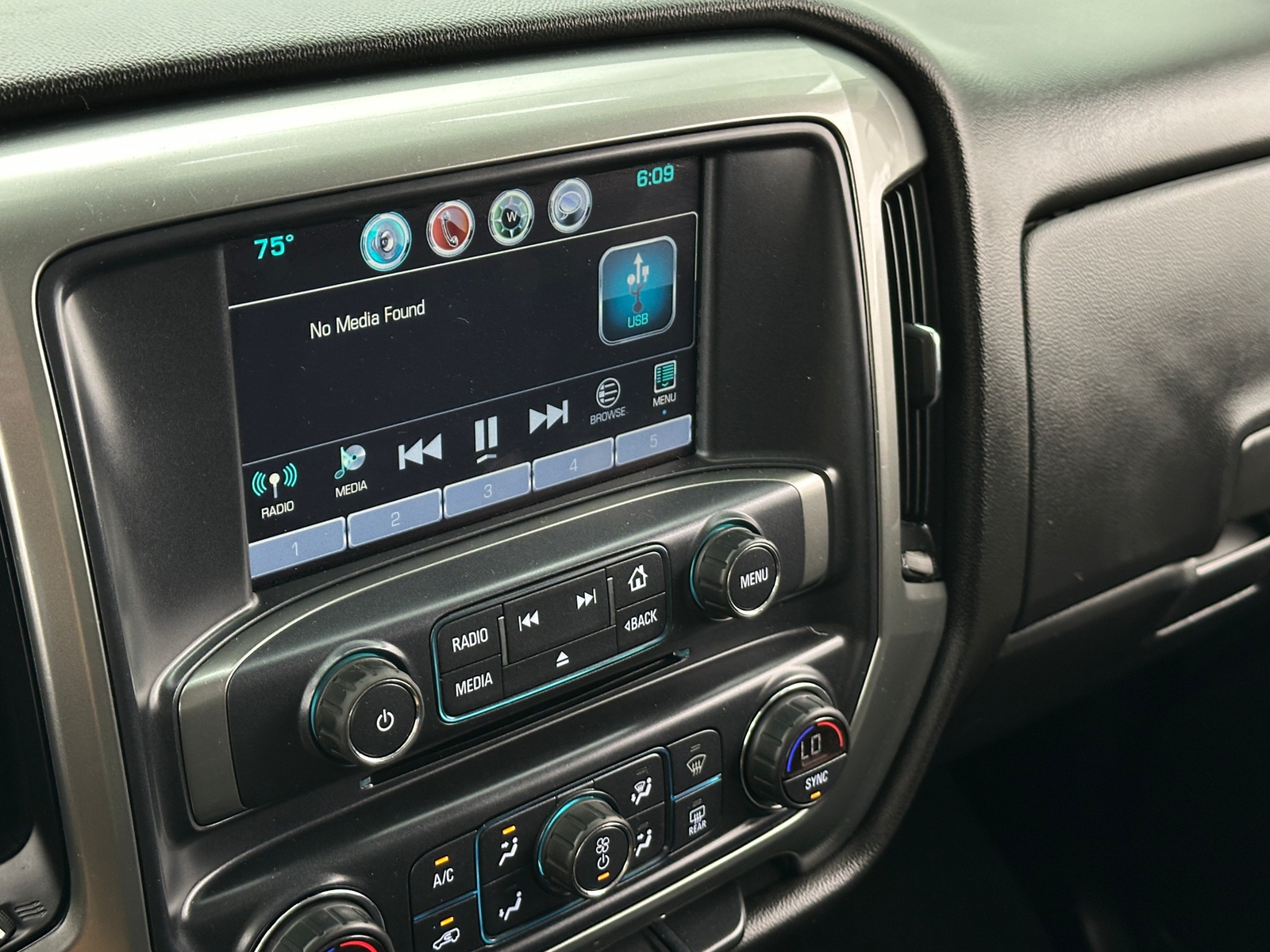 Thumbnail: 2019 Chevrolet Silverado 1500 - 4