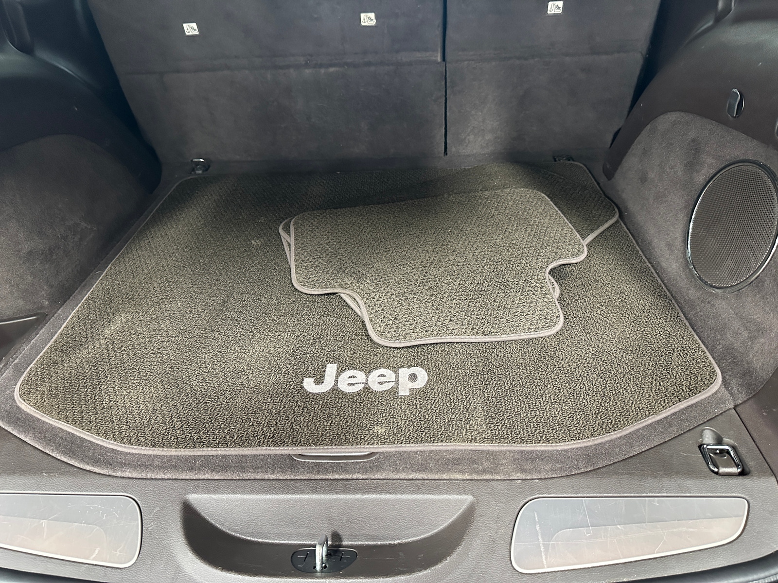 Thumbnail: 2017 Jeep Grand Cherokee - 6