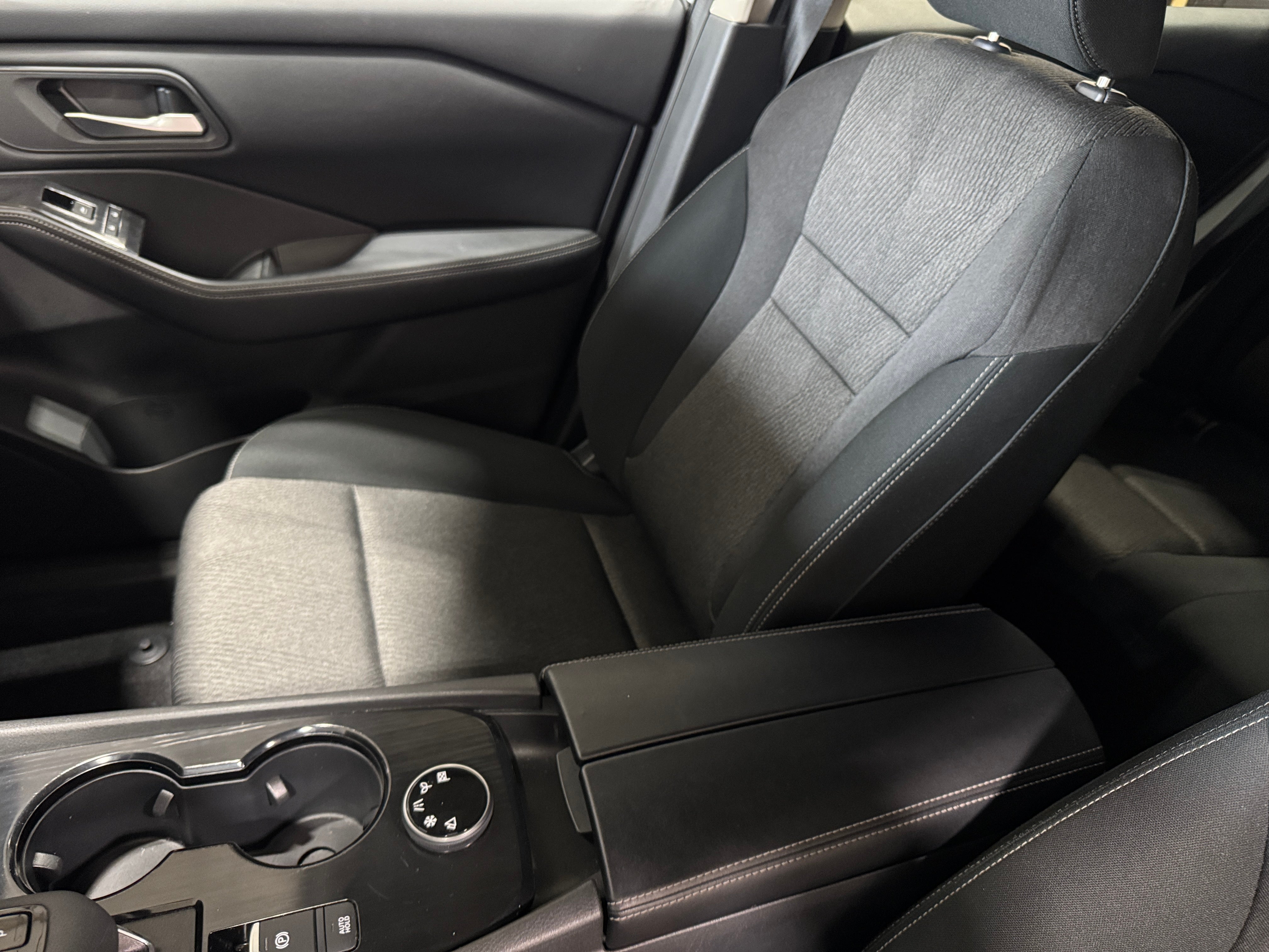 2024 Nissan Rogue SV 2
