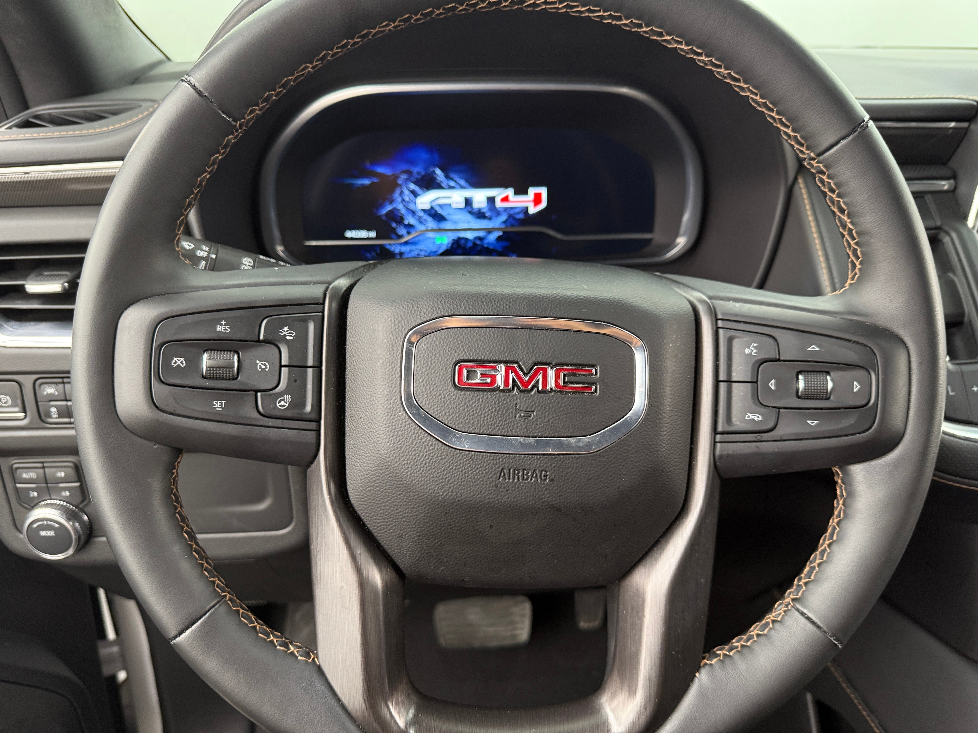 2023 GMC Yukon XL AT4 4