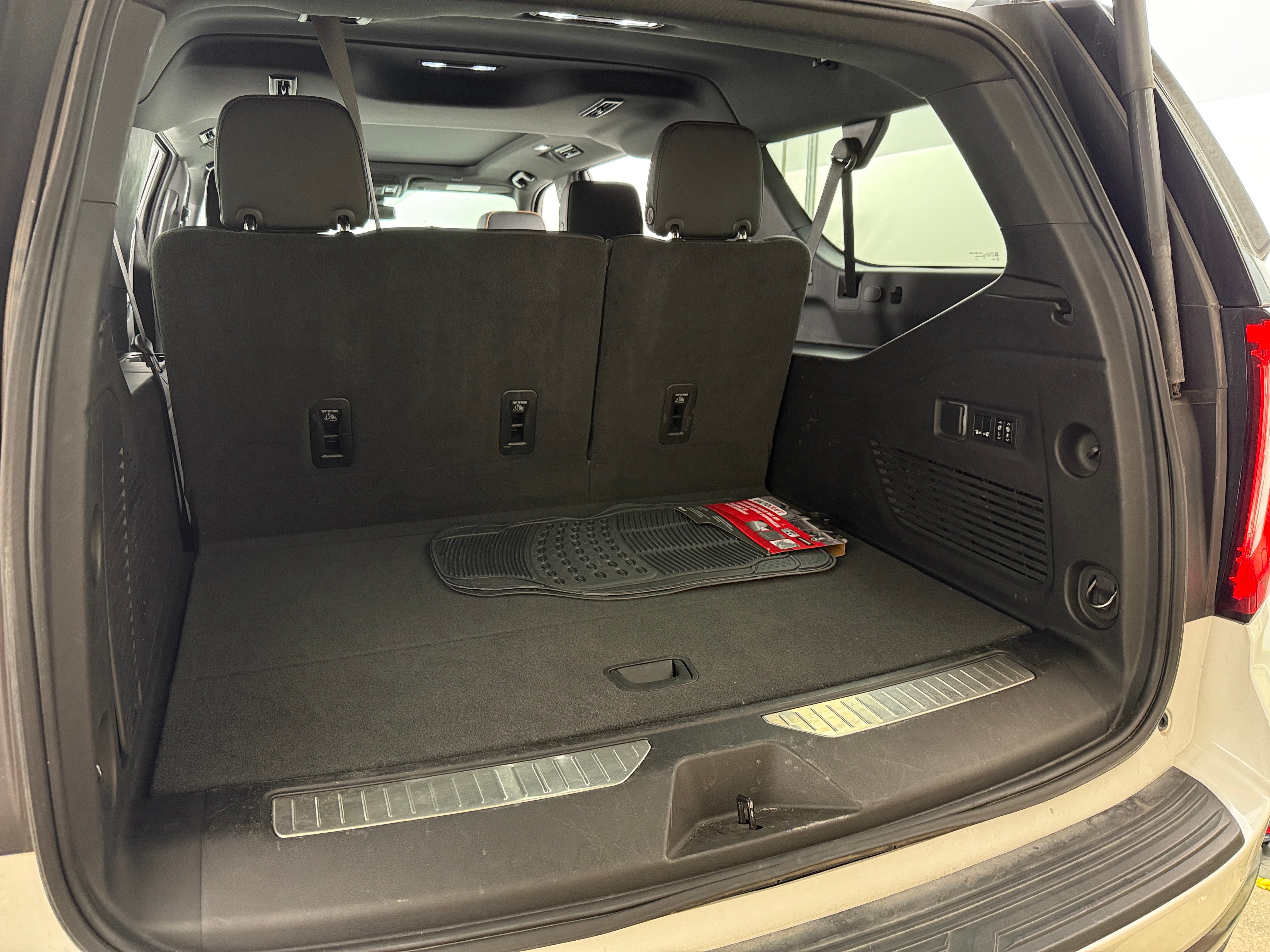 2023 GMC Yukon XL AT4 6