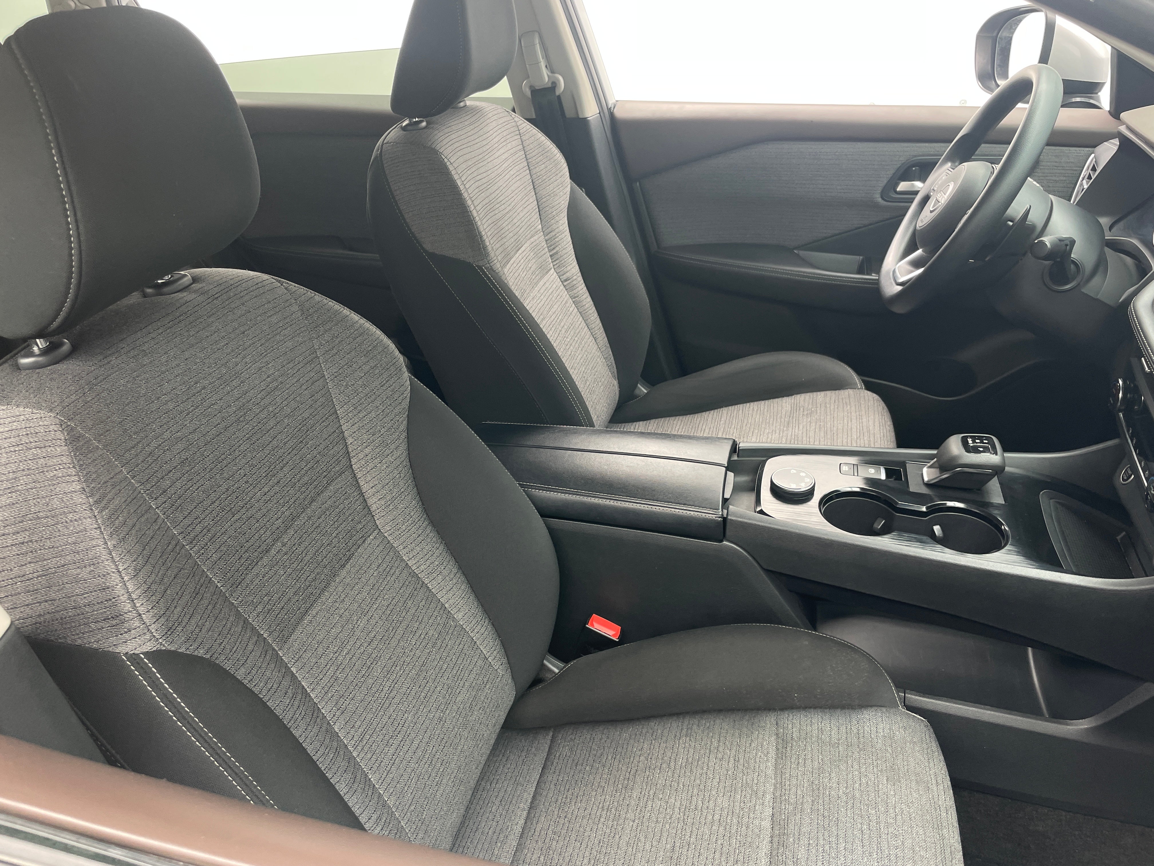 2023 Nissan Rogue SV 2