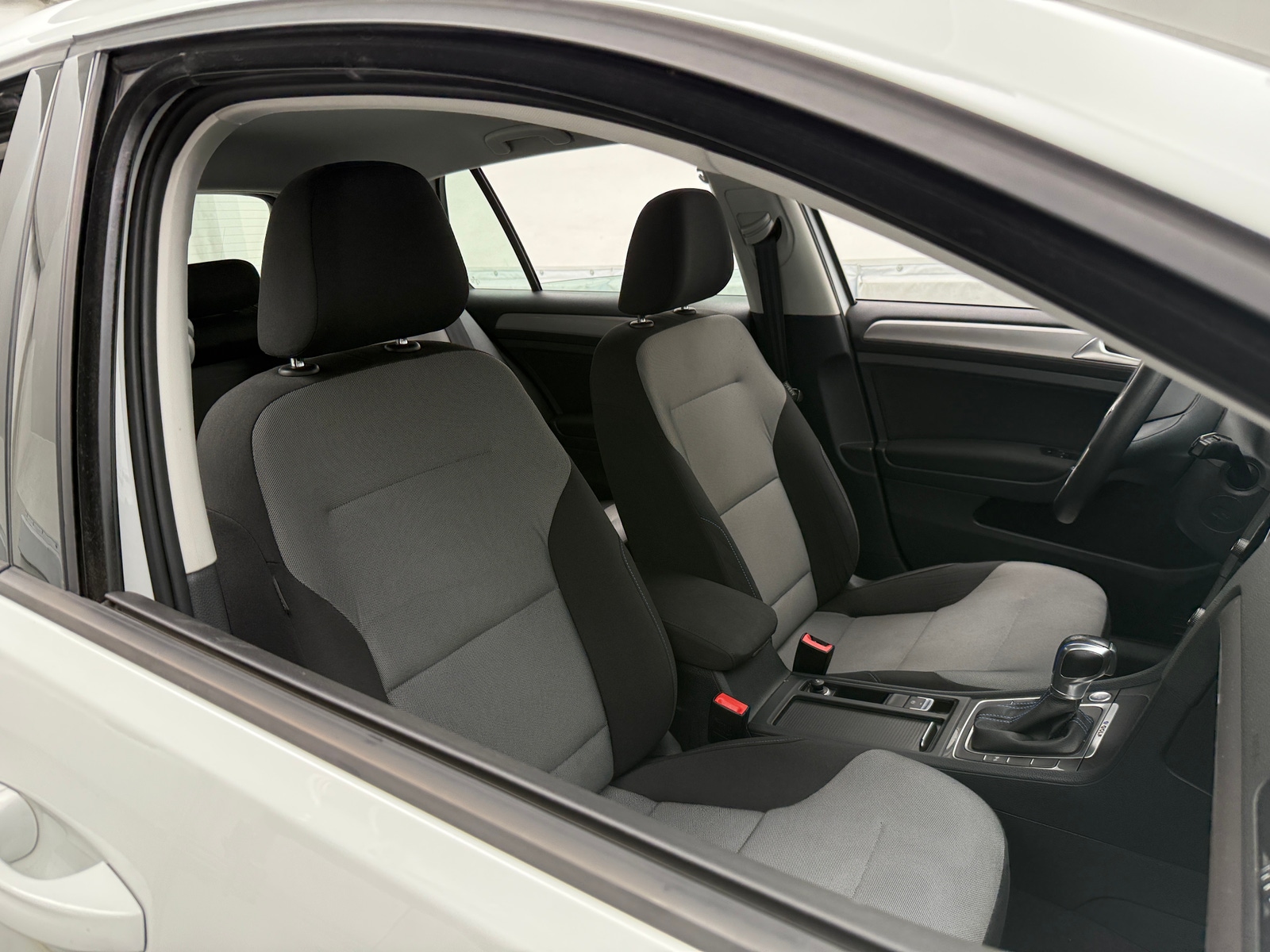Thumbnail: 2015 Volkswagen e-Golf - 2