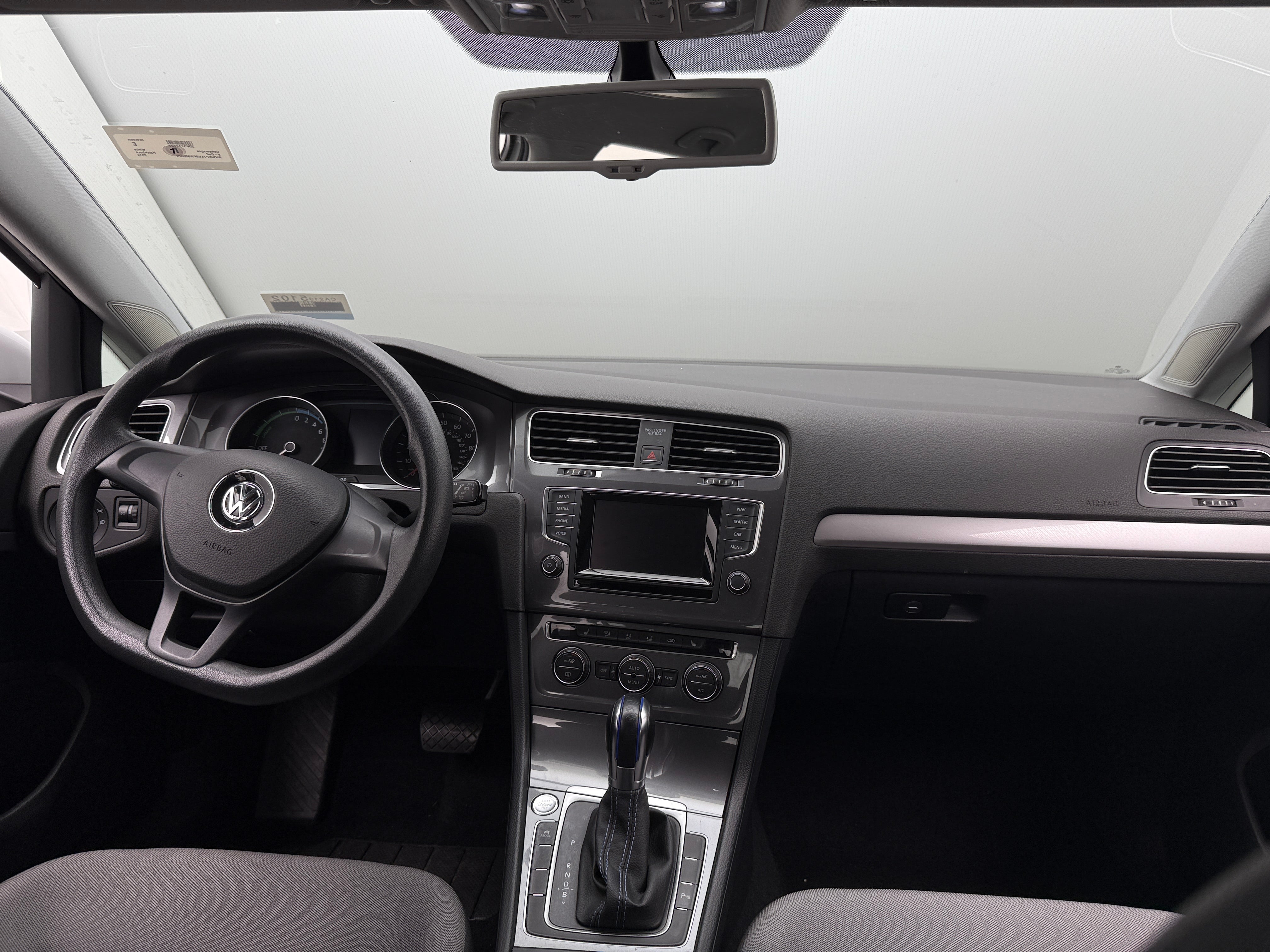2015 Volkswagen e-Golf Limited Edition 3