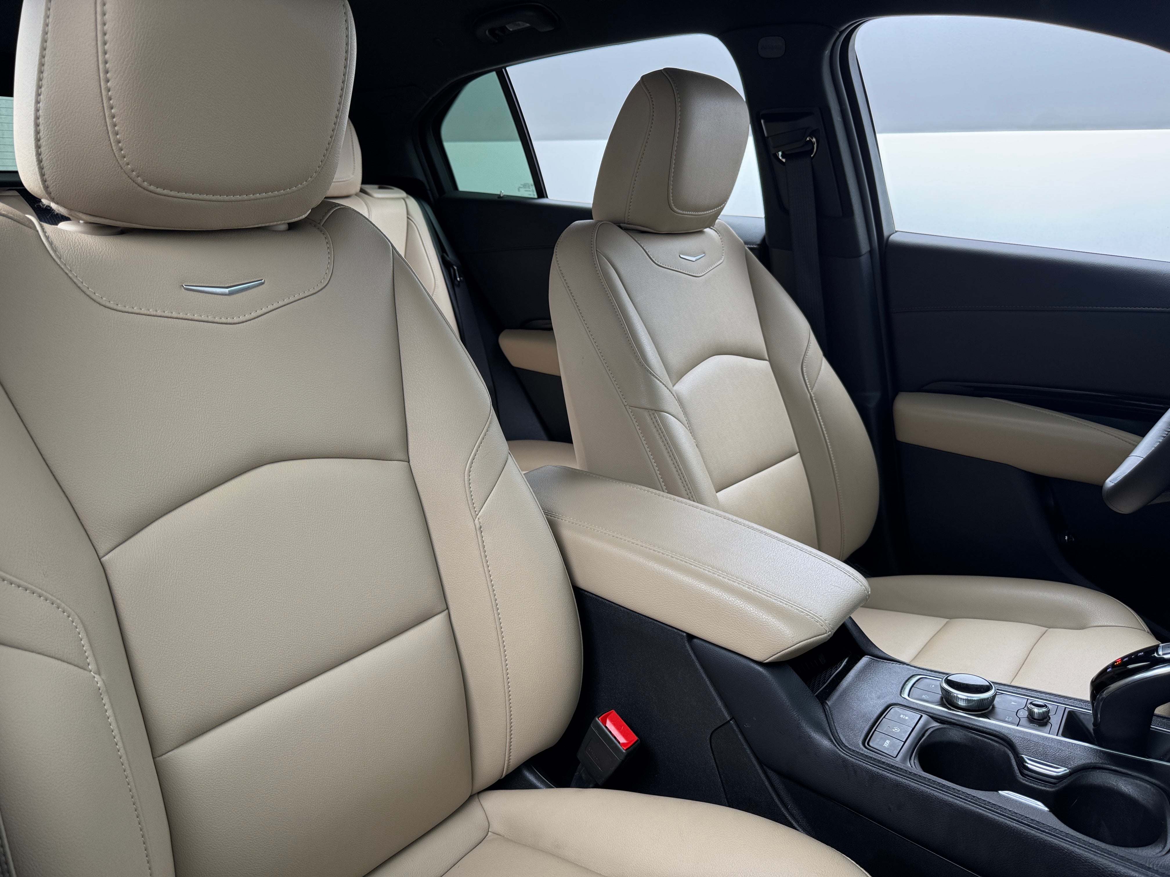 2024 Cadillac XT4 Luxury 2