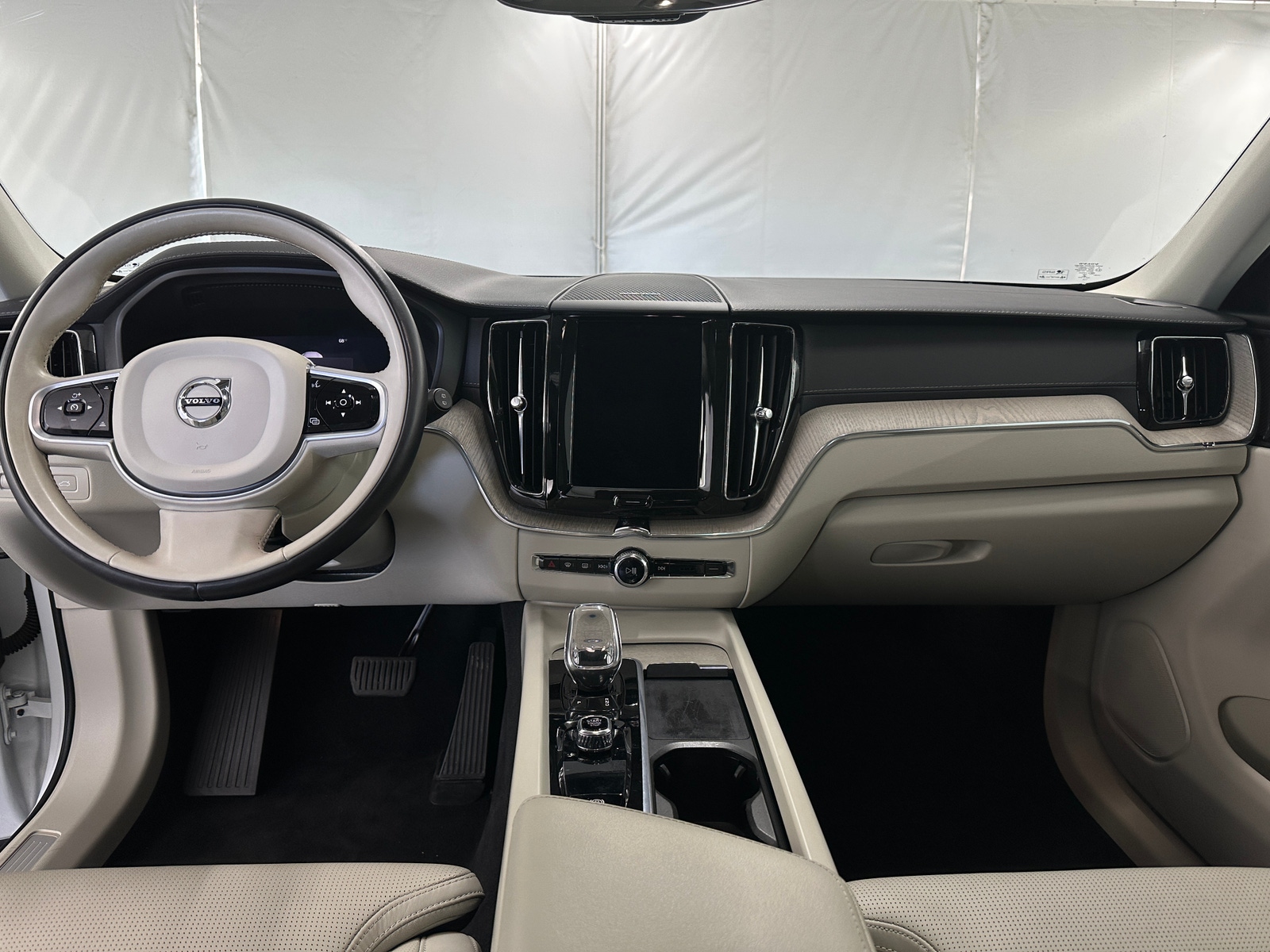 Thumbnail: 2022 Volvo XC60 - 2