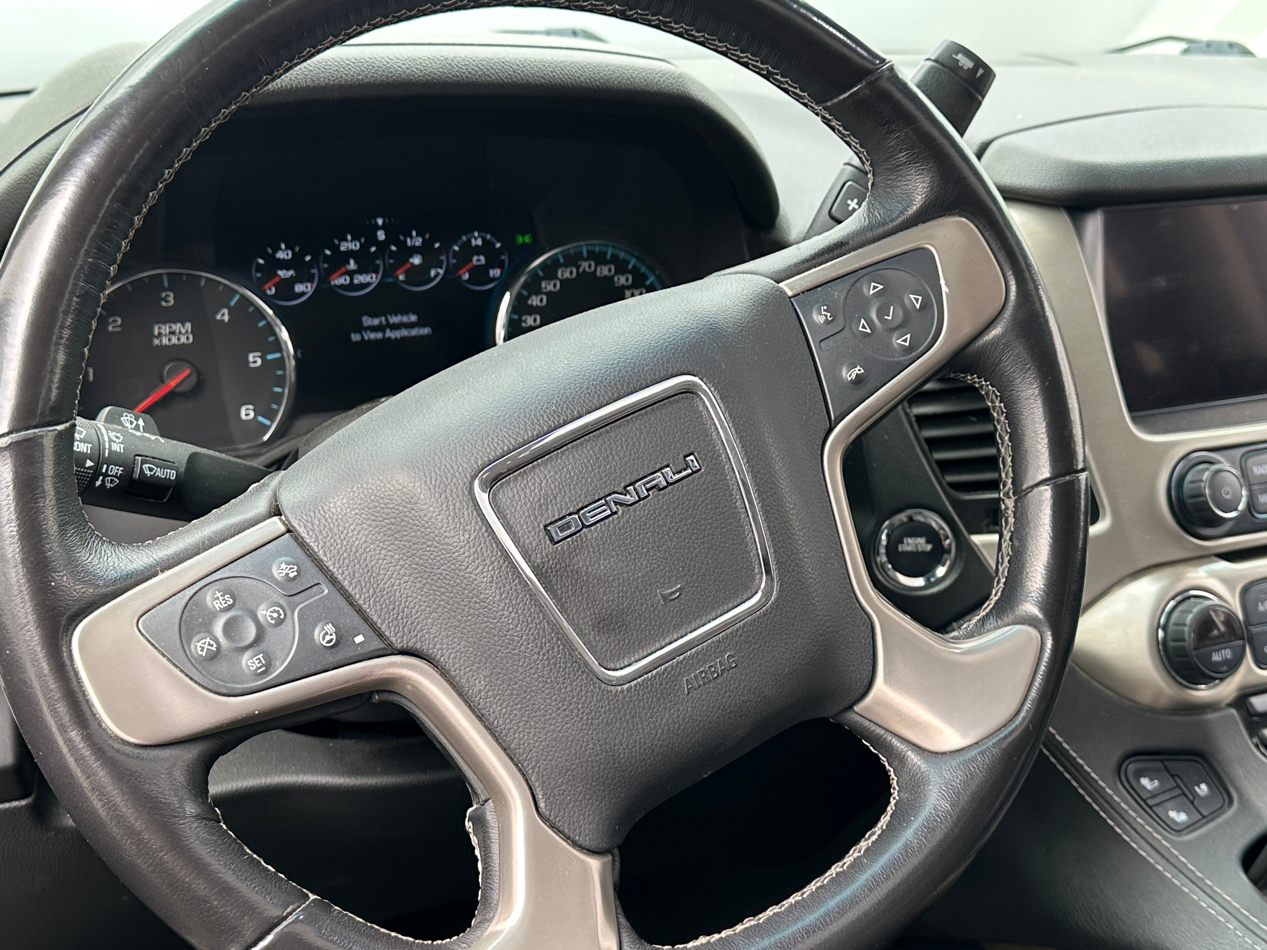 2018 GMC Yukon XL Denali 5