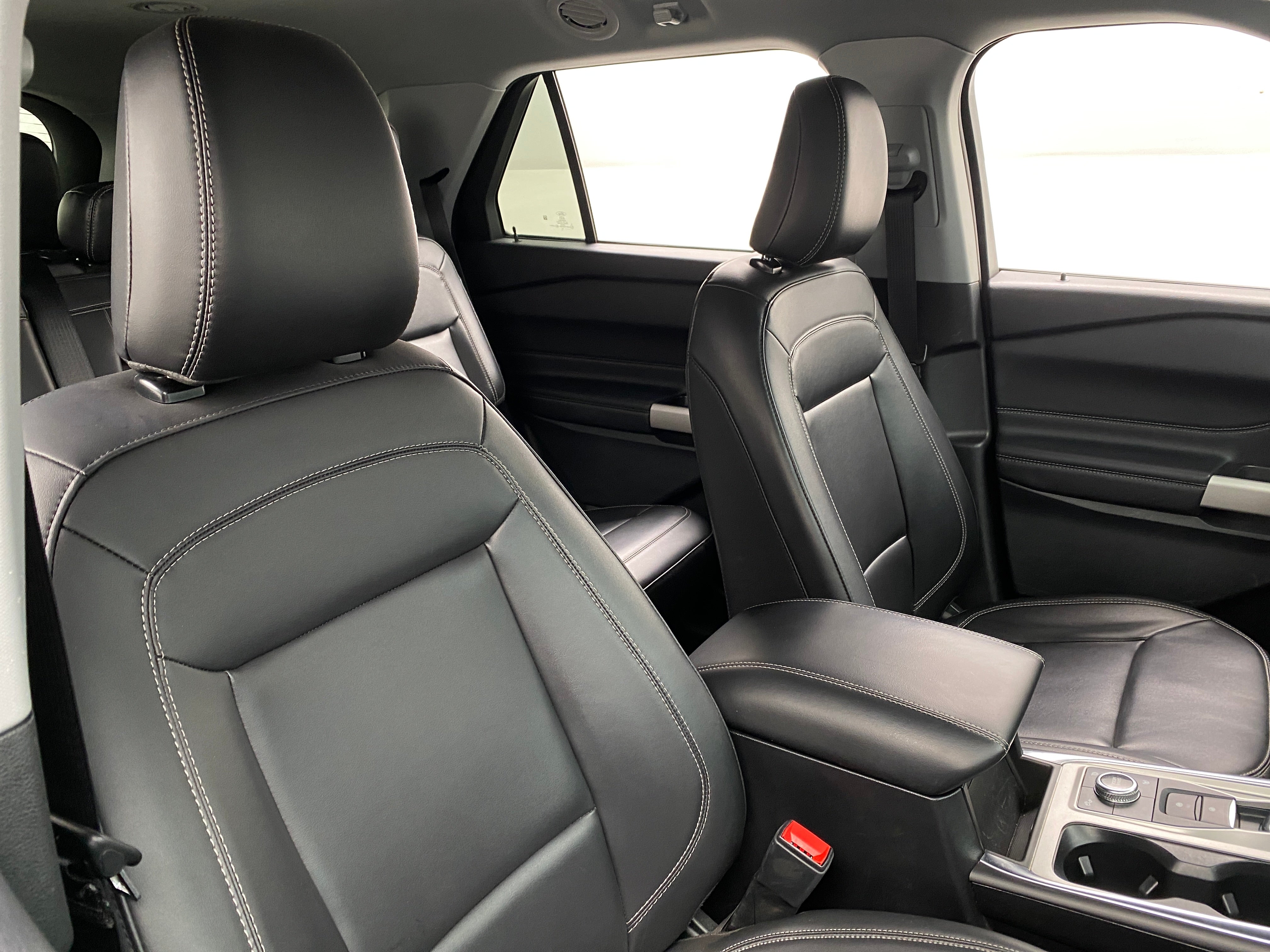 2024 Ford Explorer XLT 2