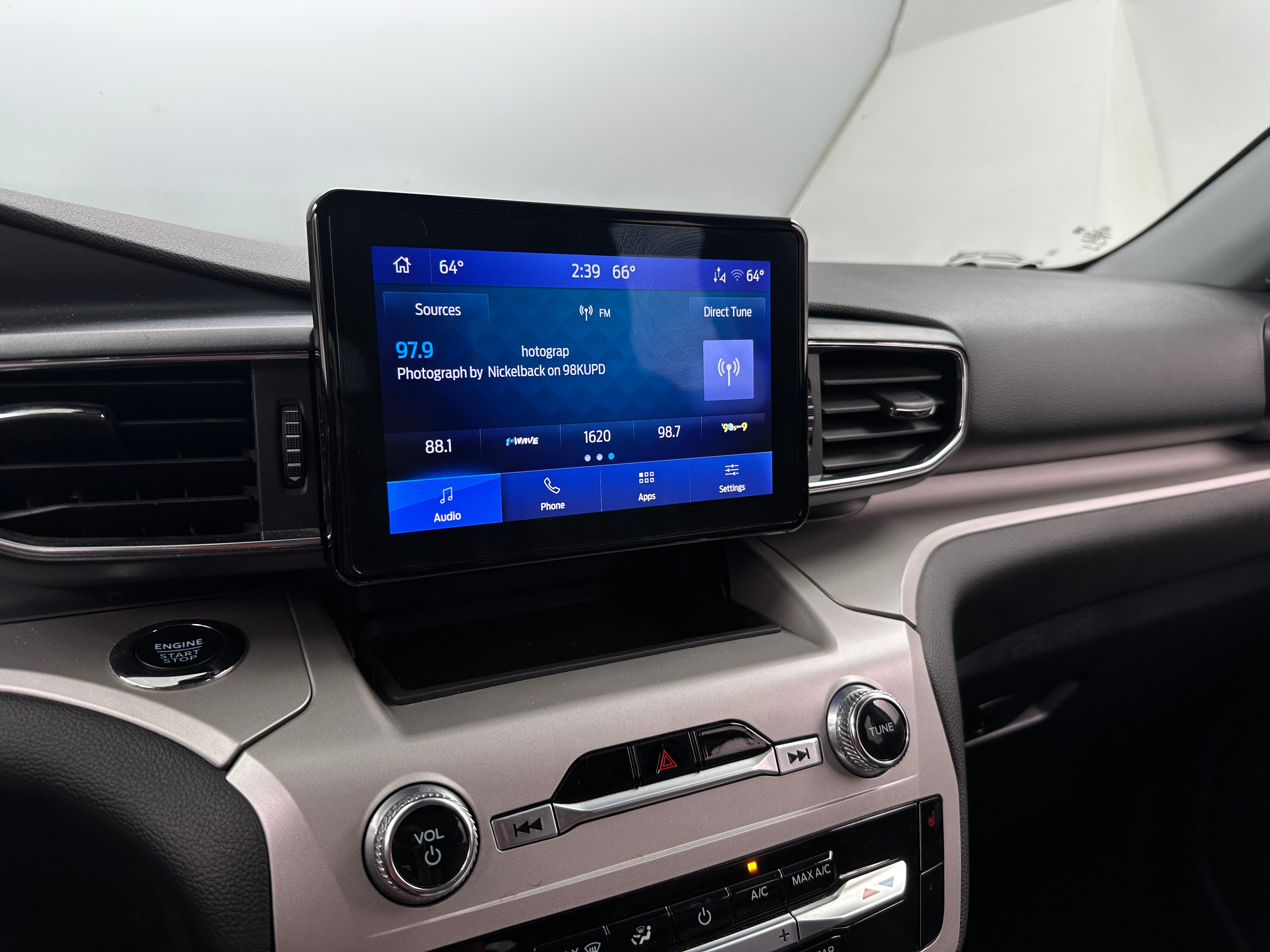 2024 Ford Explorer XLT 4