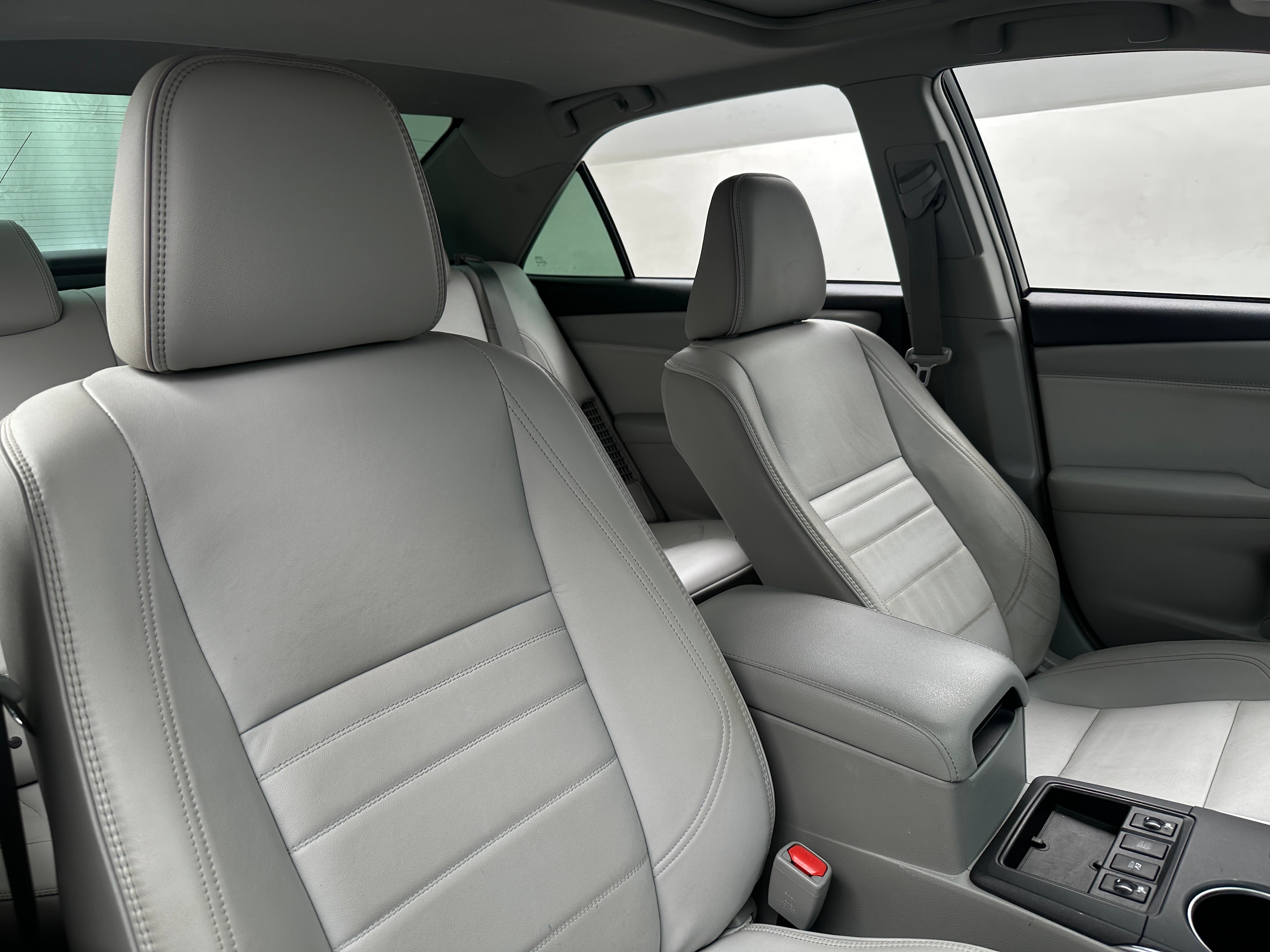 2017 Toyota Camry XLE 2