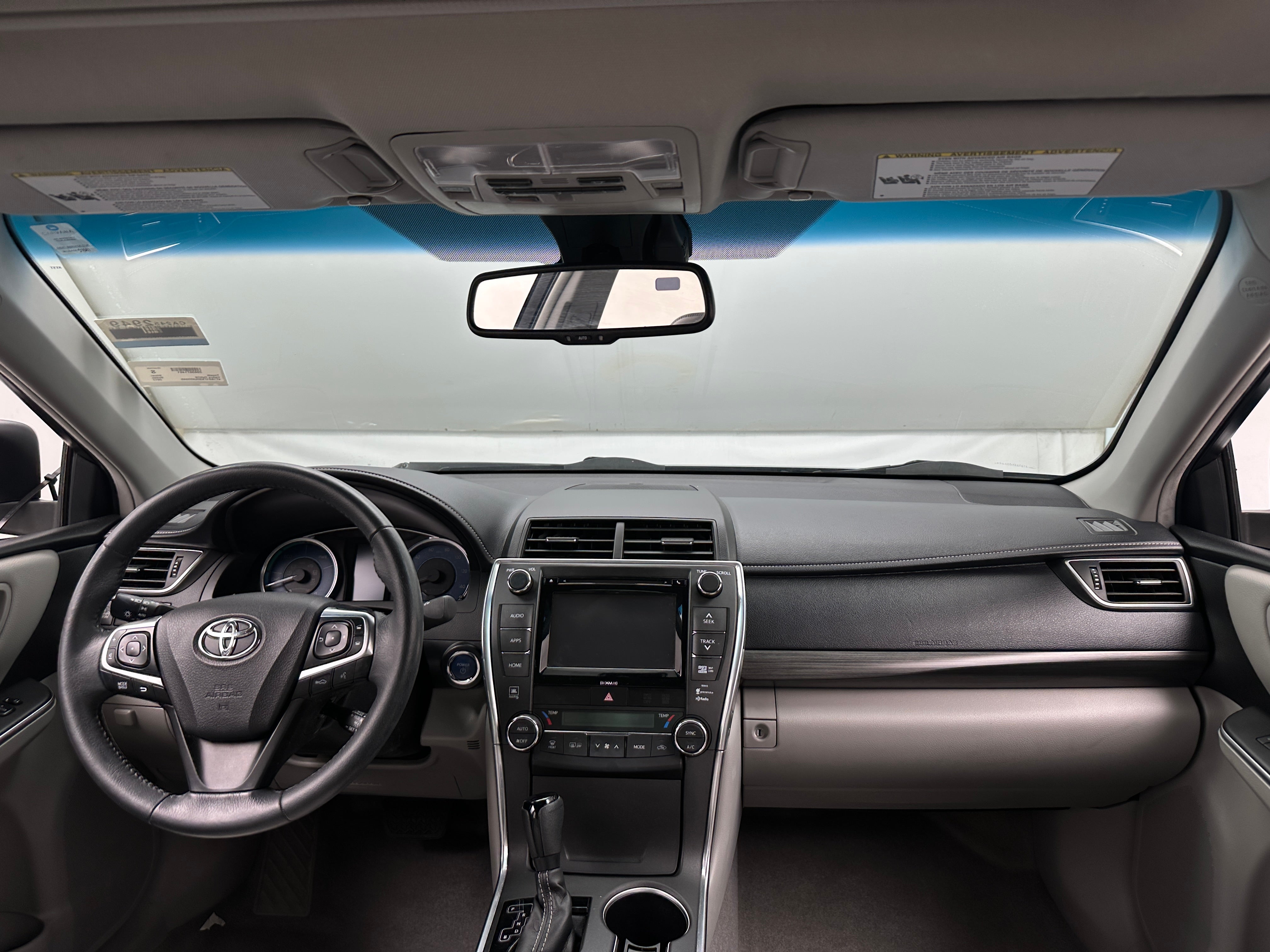 2017 Toyota Camry XLE 3