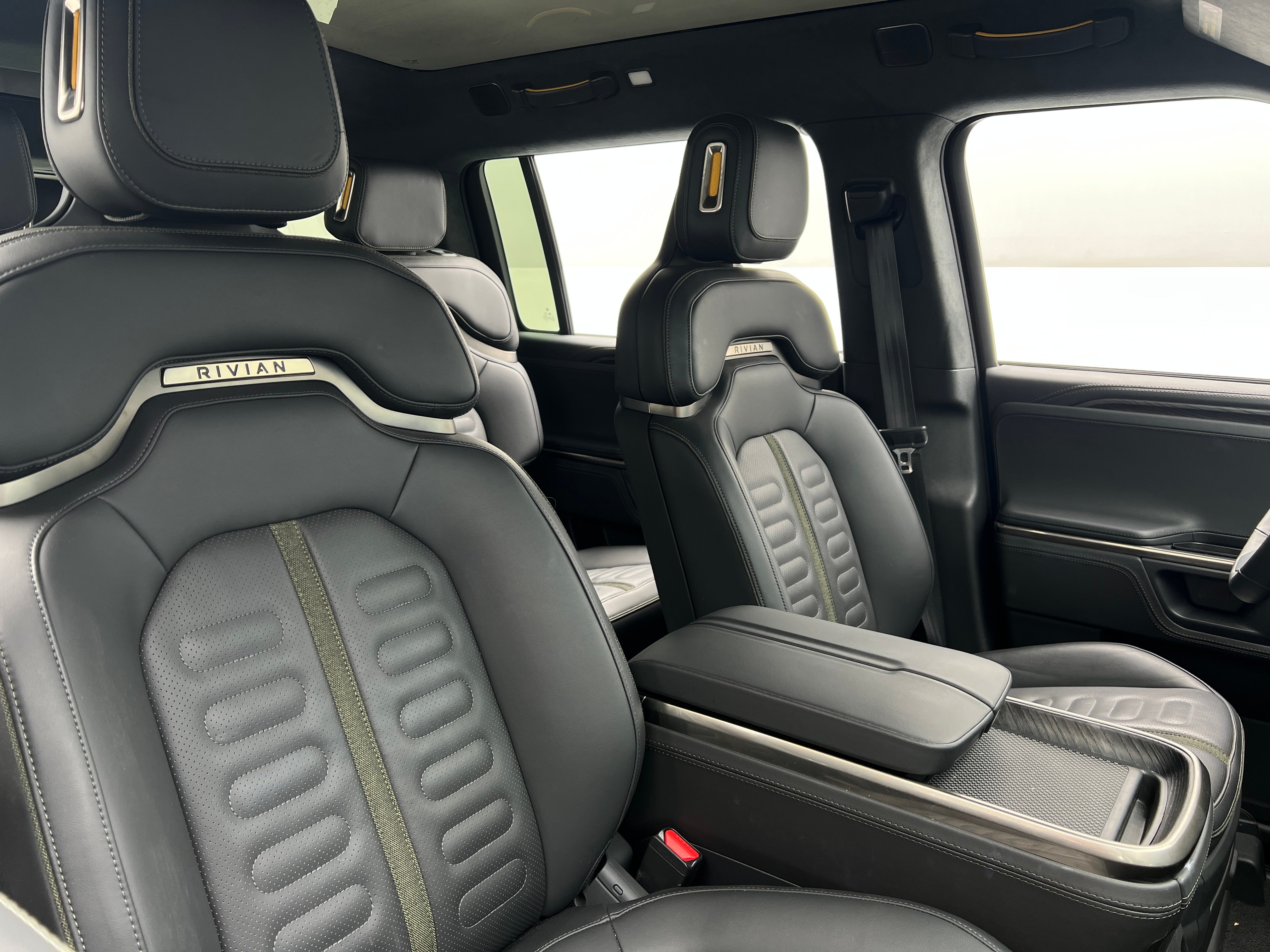 2023 Rivian R1S Adventure 2