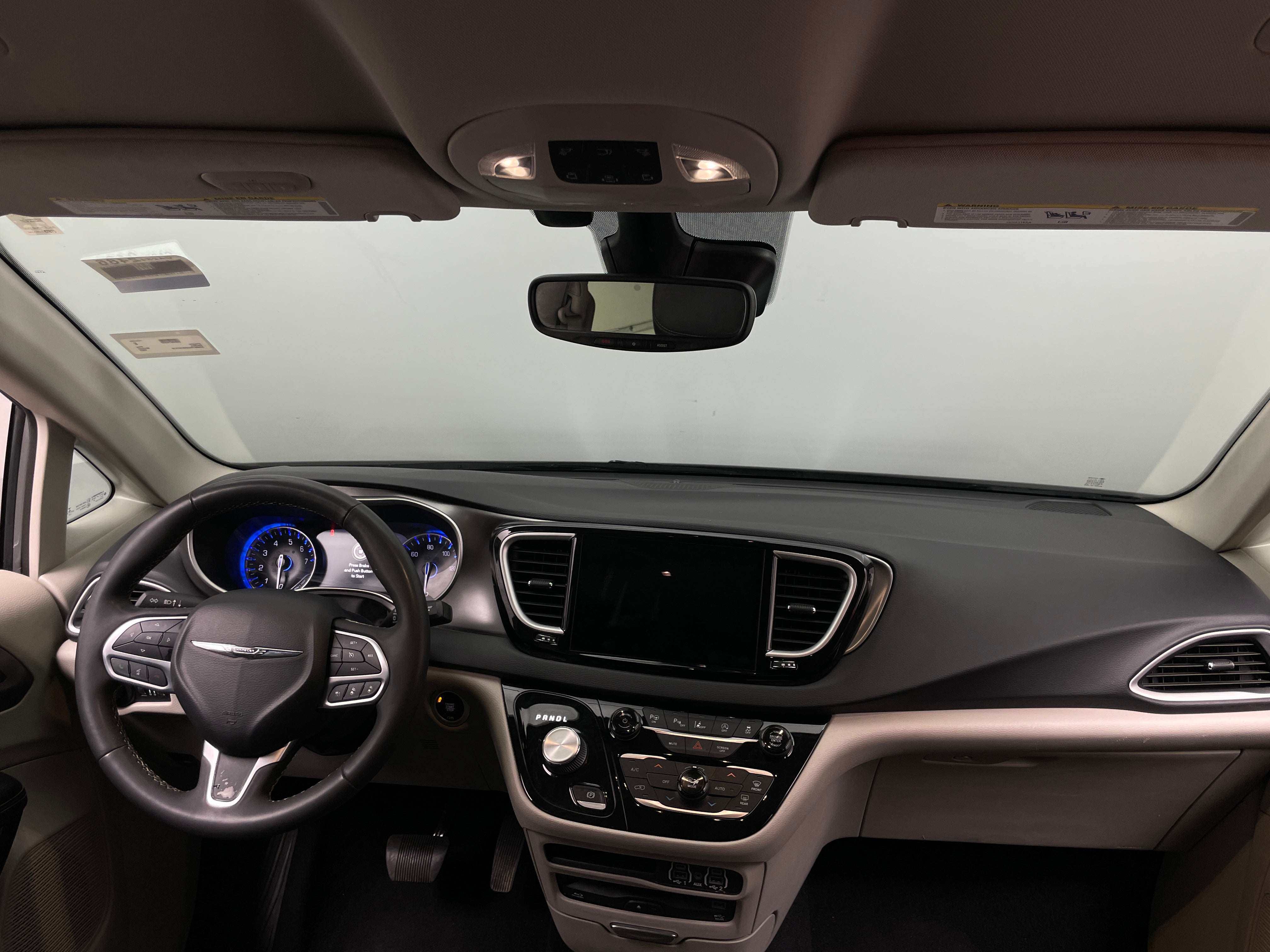 2022 Chrysler Pacifica Touring L 2