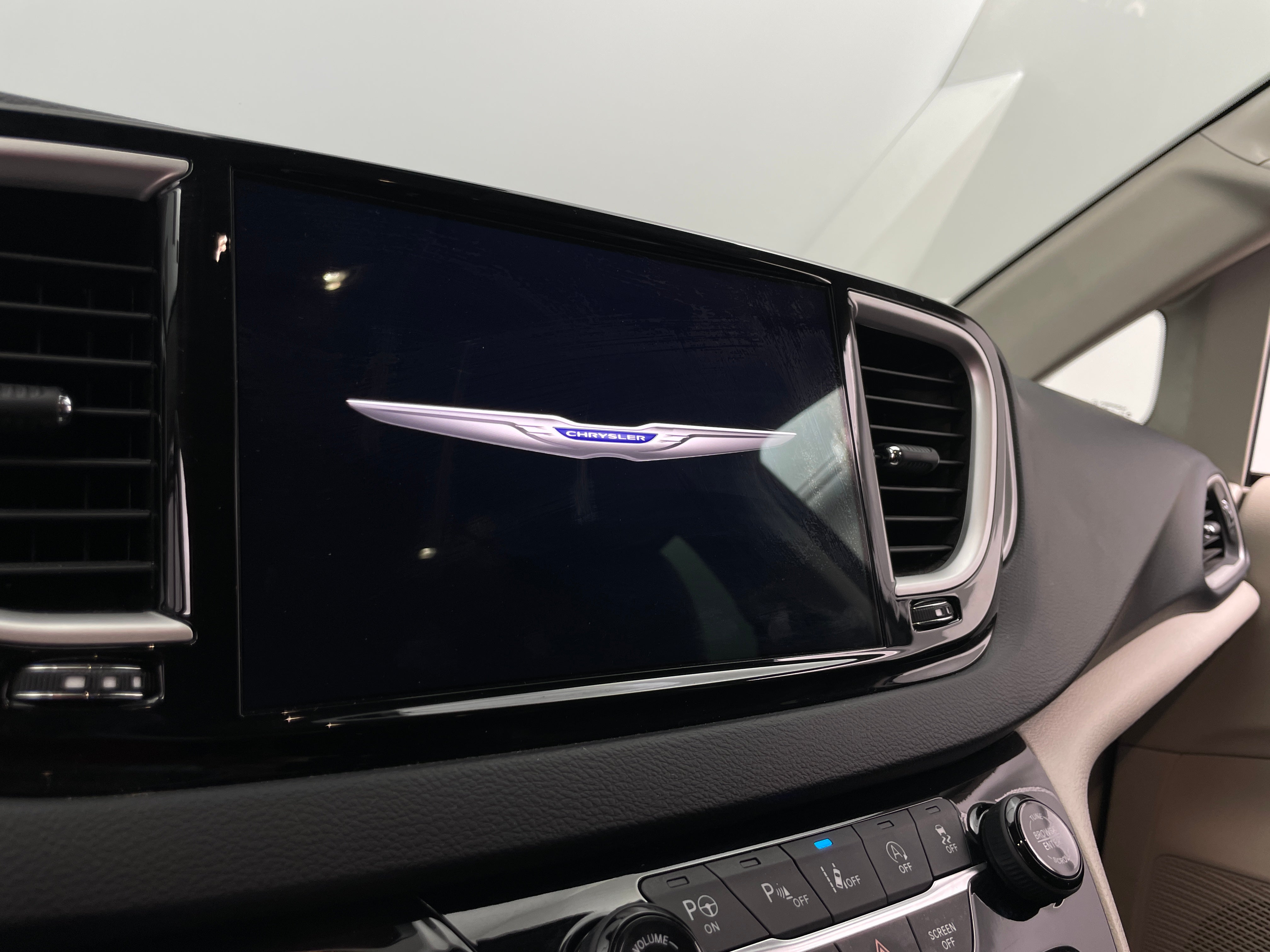 2022 Chrysler Pacifica Touring L 3