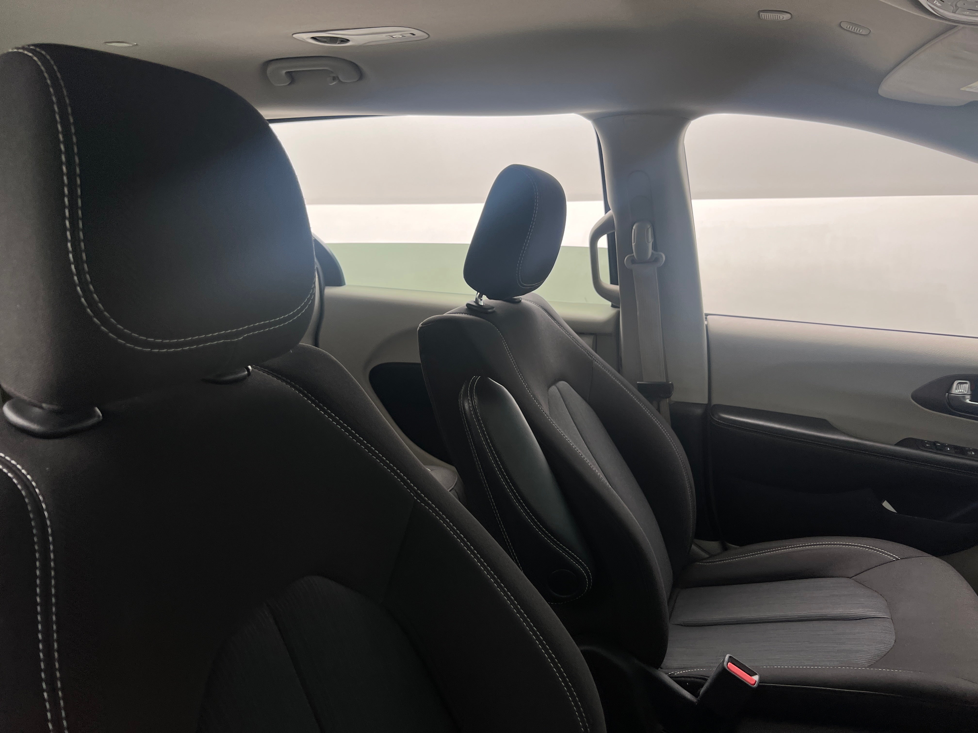 2022 Chrysler Voyager LX 2