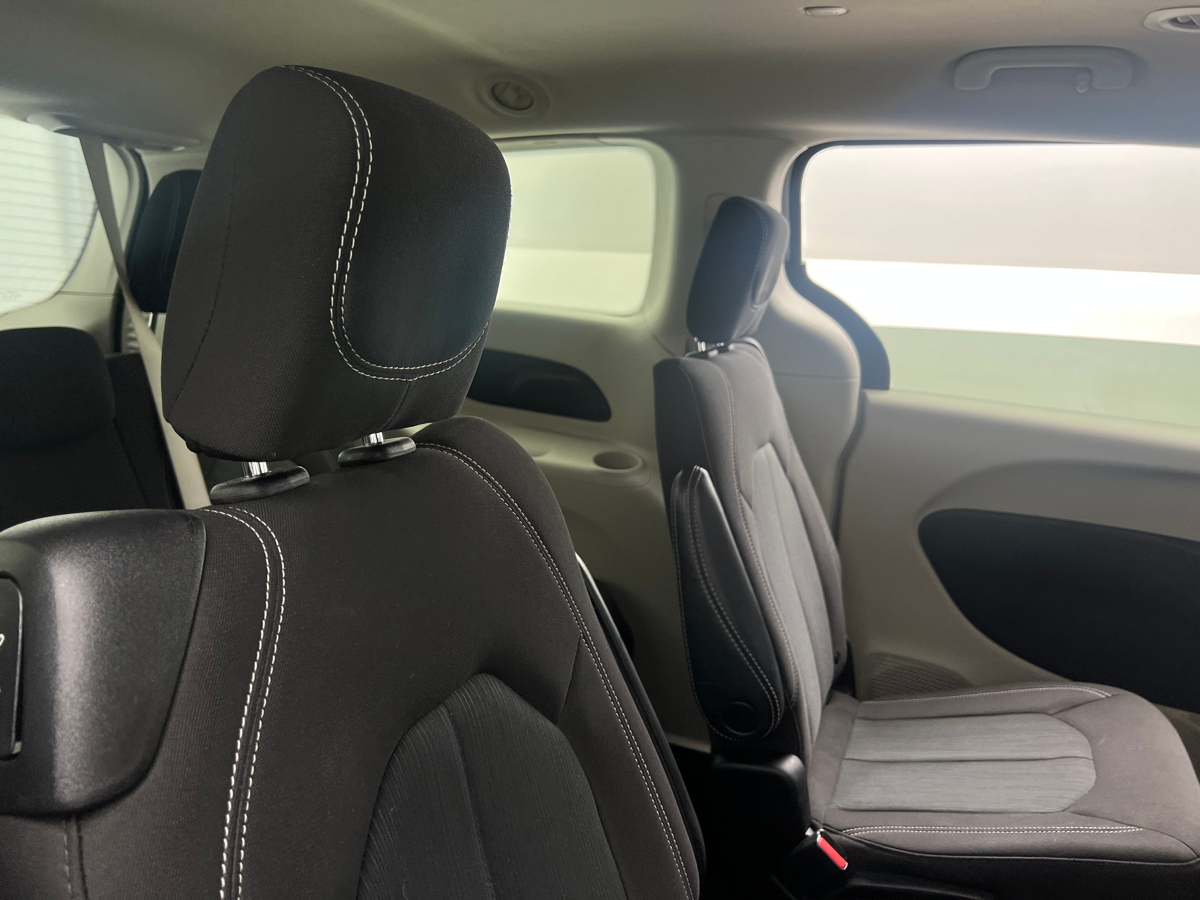 2022 Chrysler Voyager LX 6