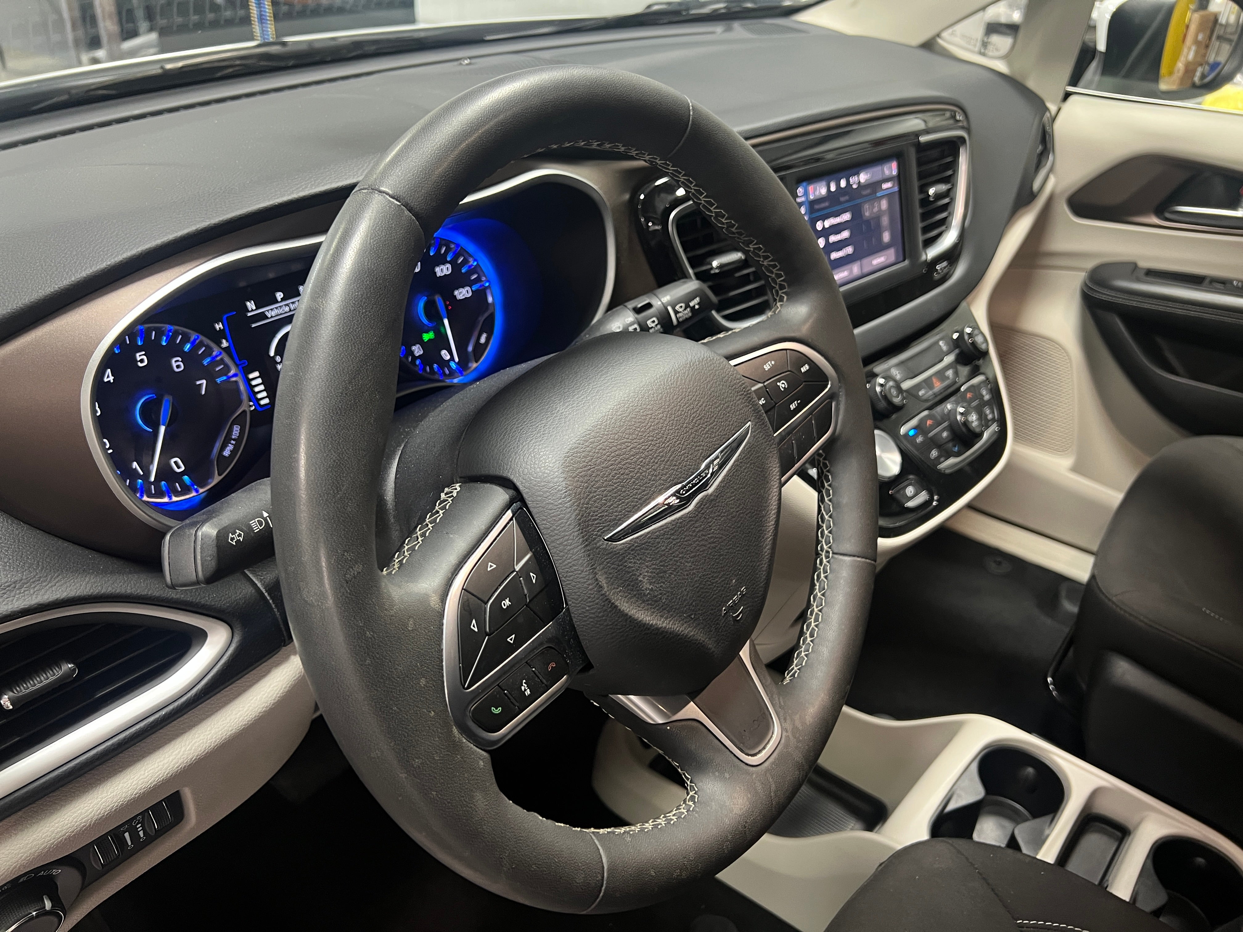 2022 Chrysler Voyager LX 5