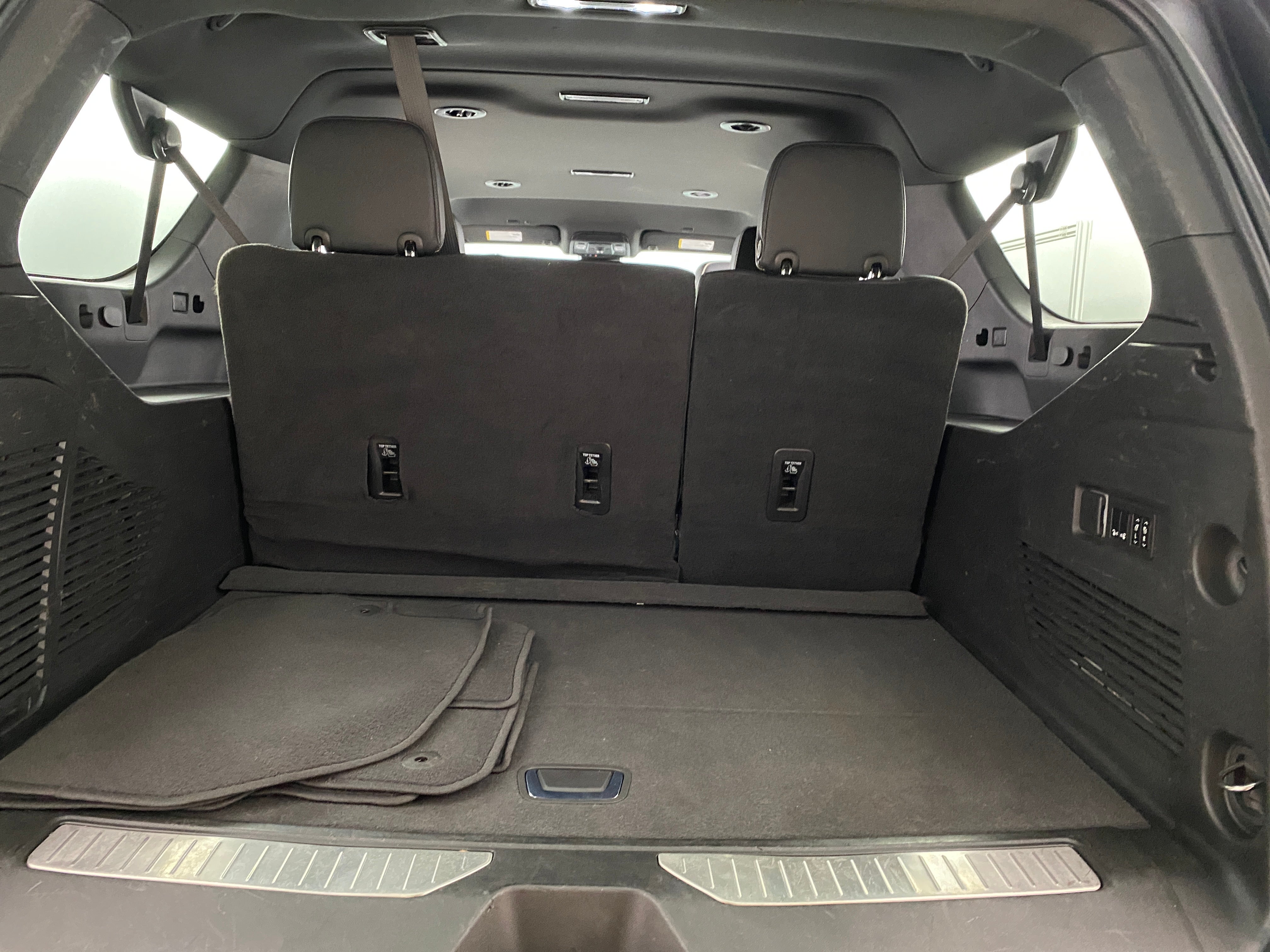 2023 Chevrolet Suburban Premier 6