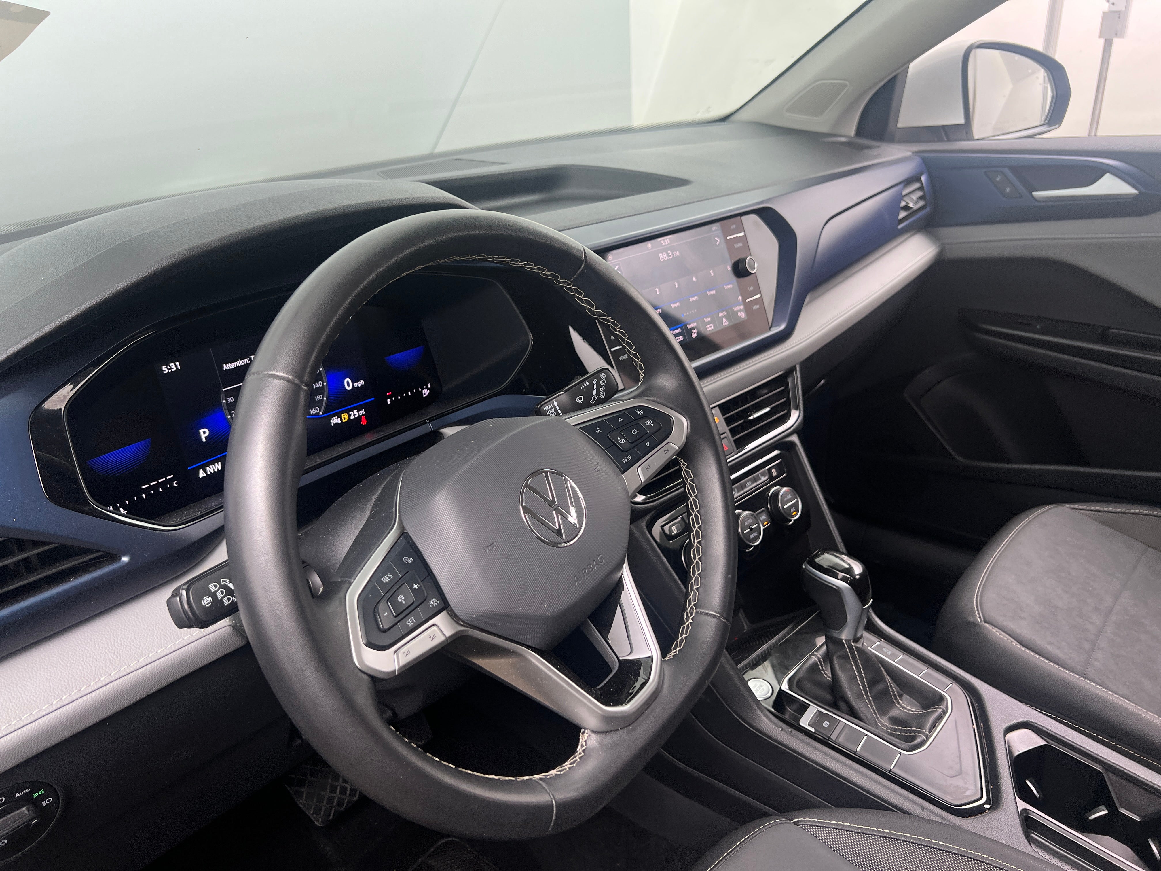 2024 Volkswagen Taos SE 3