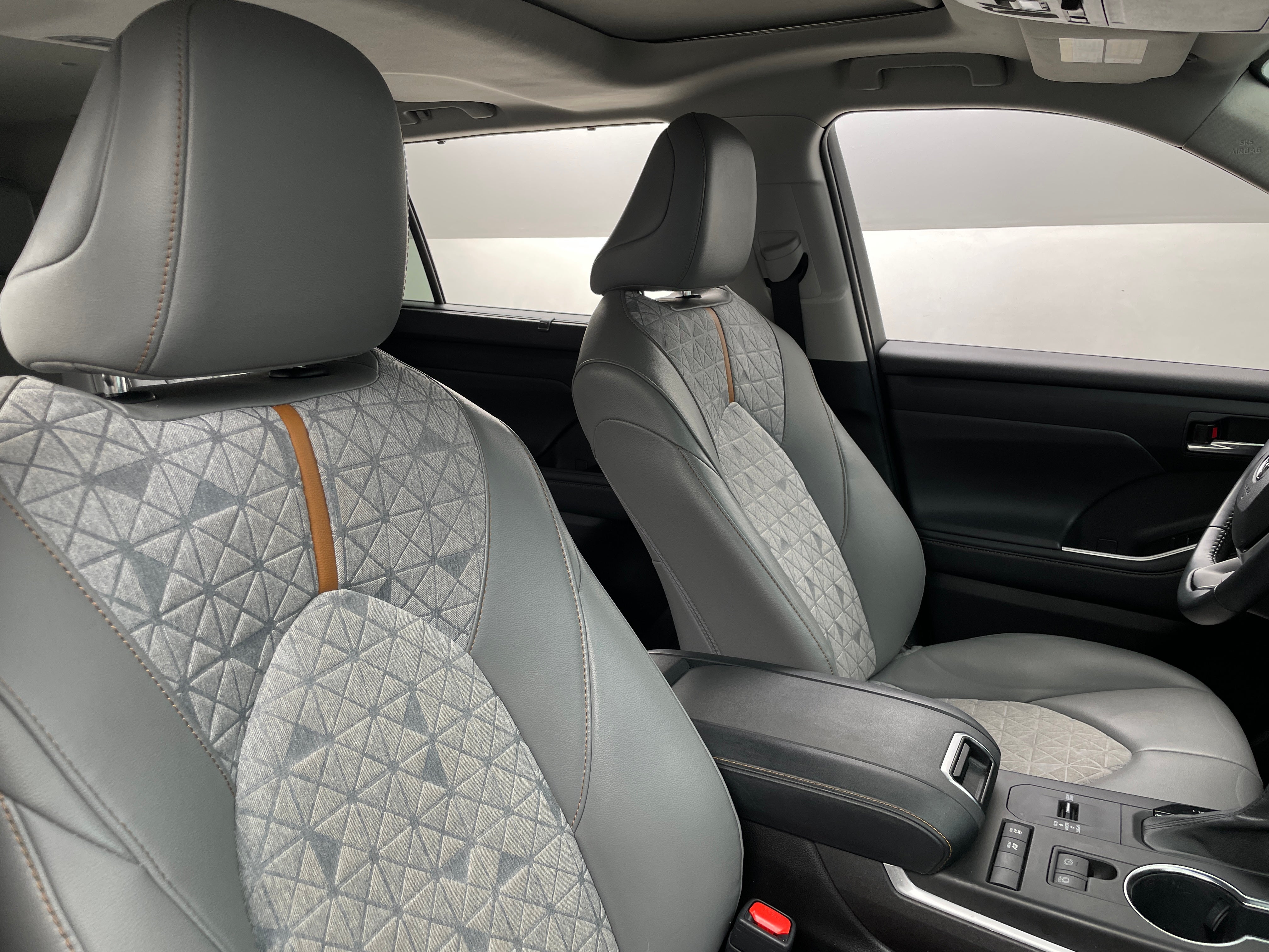 2022 Toyota Highlander Bronze Edition 2