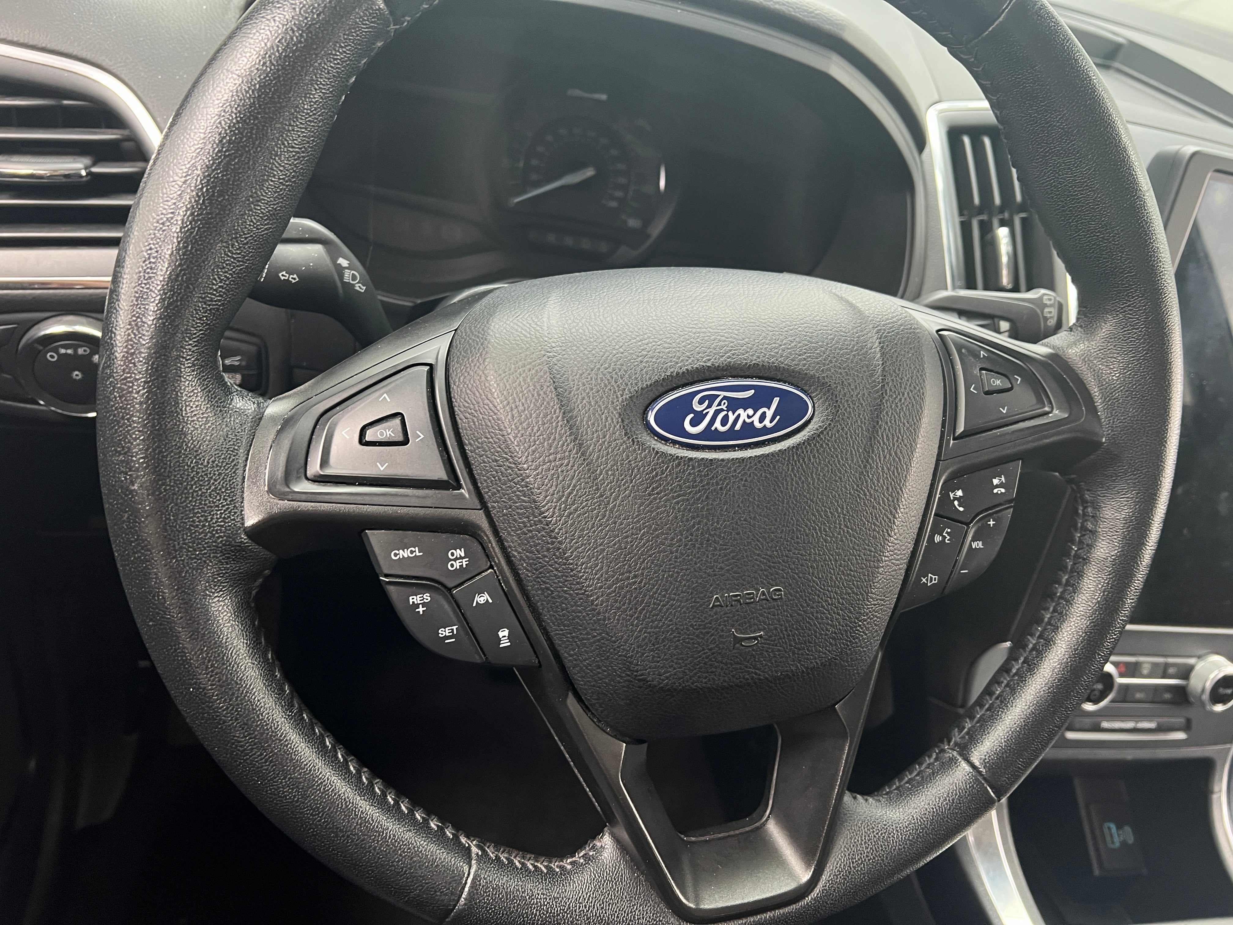 2022 Ford Edge Titanium 4