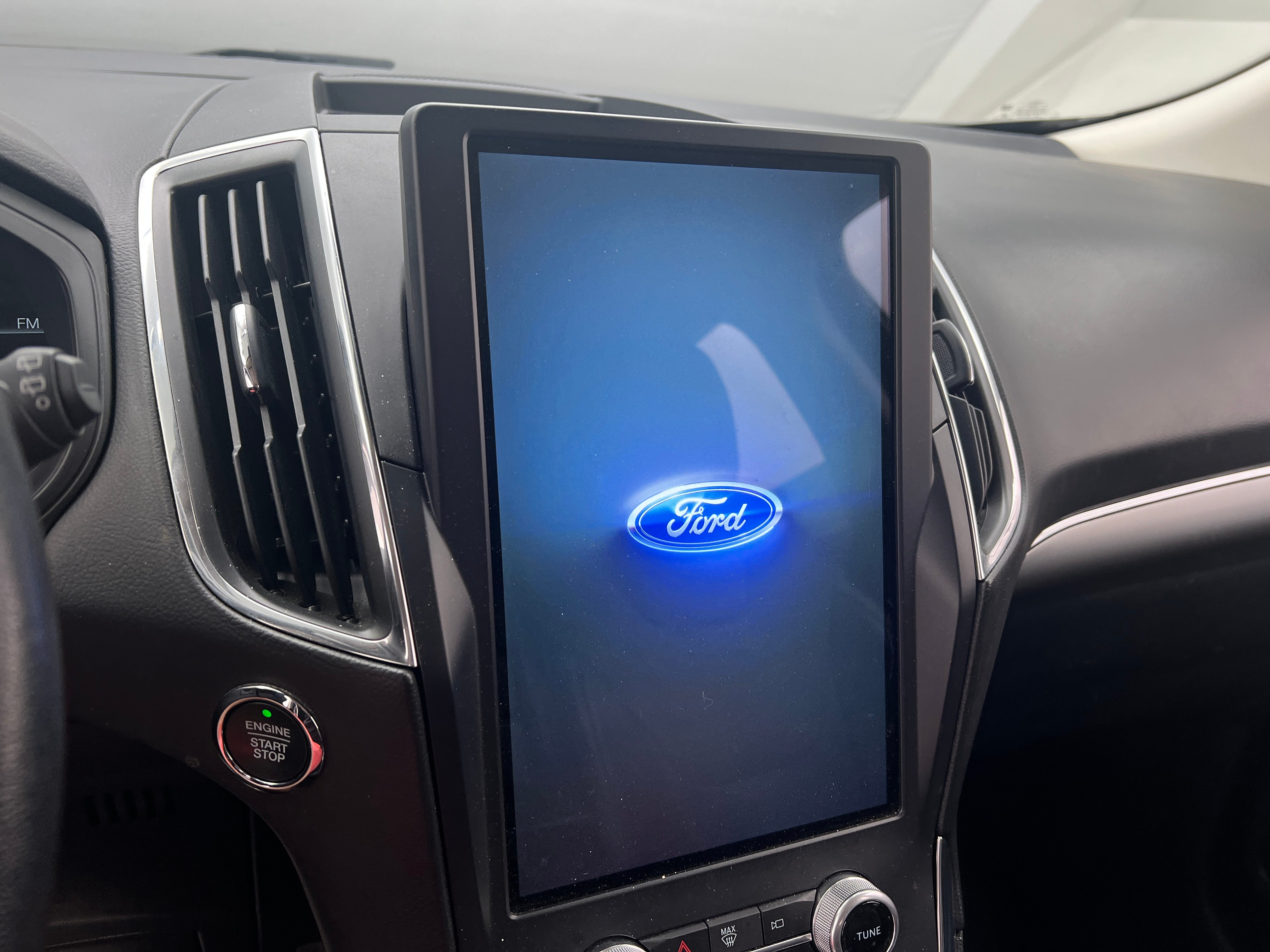 2022 Ford Edge Titanium 3