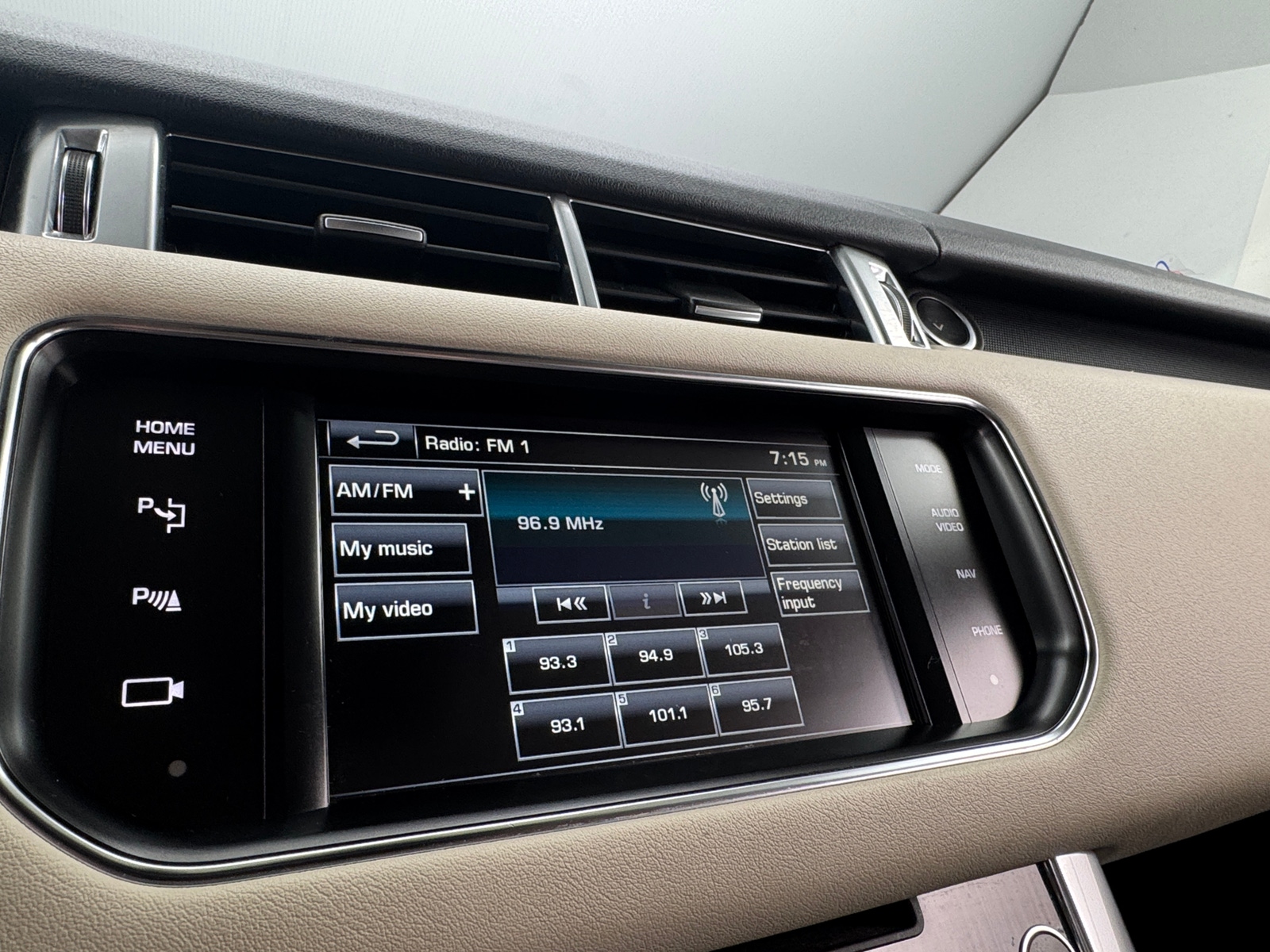 Thumbnail: 2014 Land Rover Range Rover Sport - 3