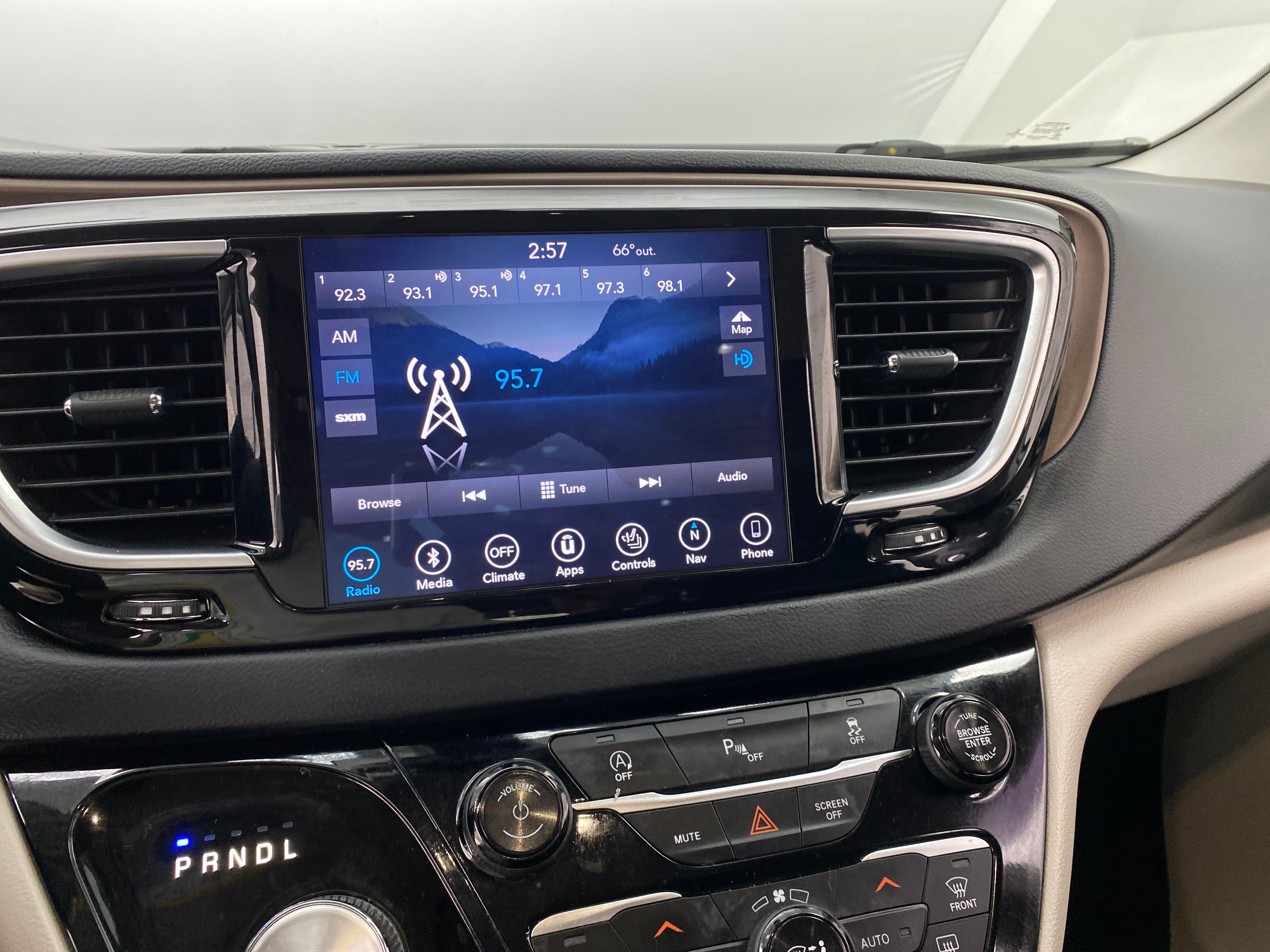 2018 Chrysler Pacifica  3