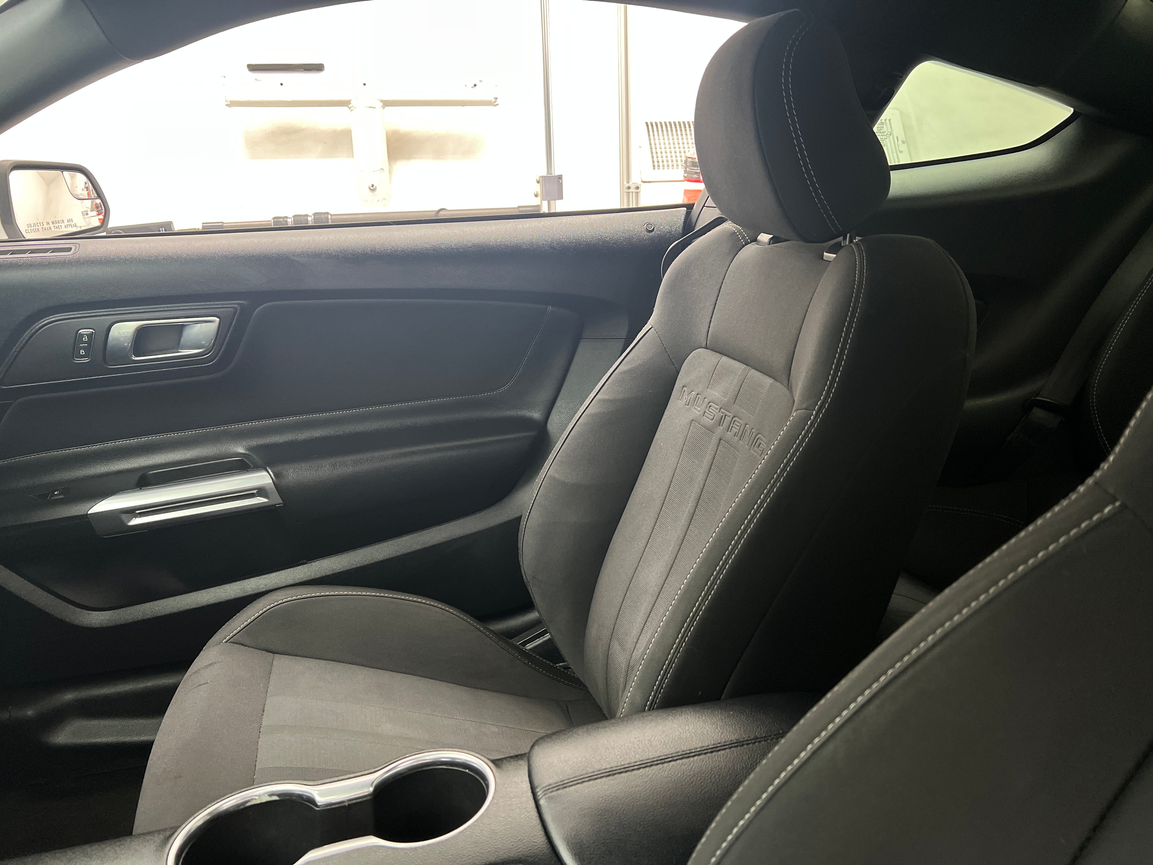 2018 Ford Mustang  2