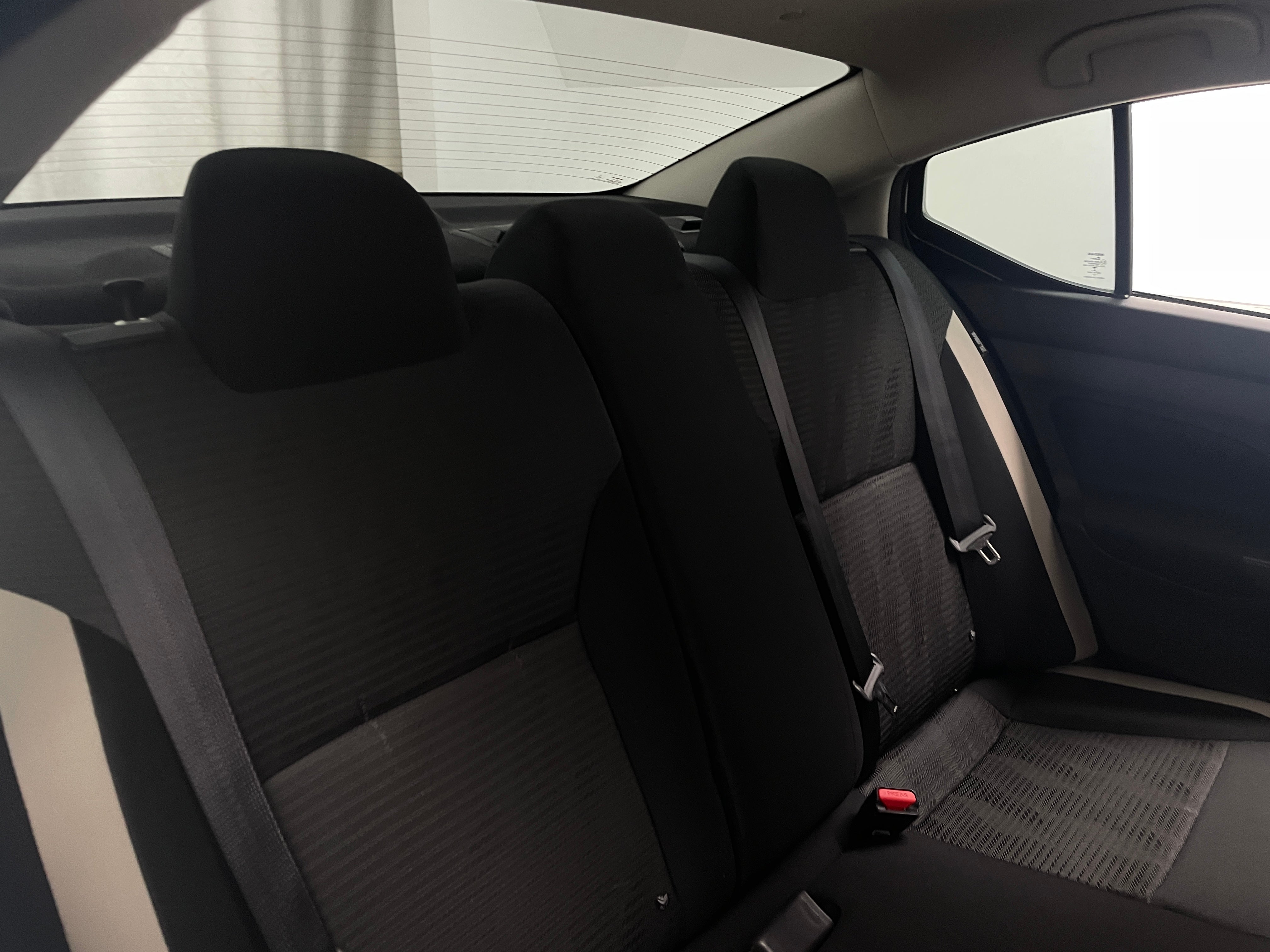 2022 Nissan Versa SV 6