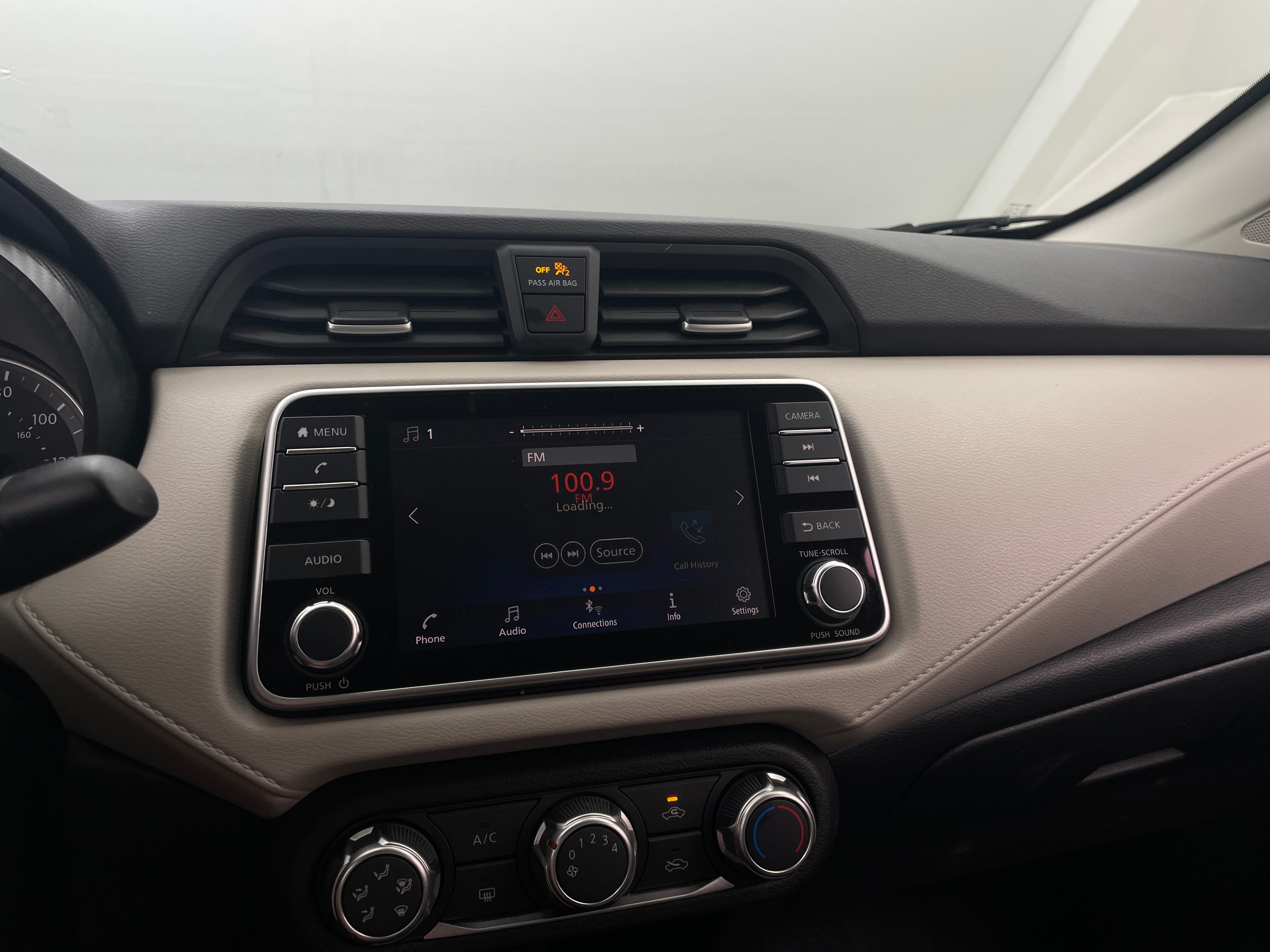 2022 Nissan Versa SV 4
