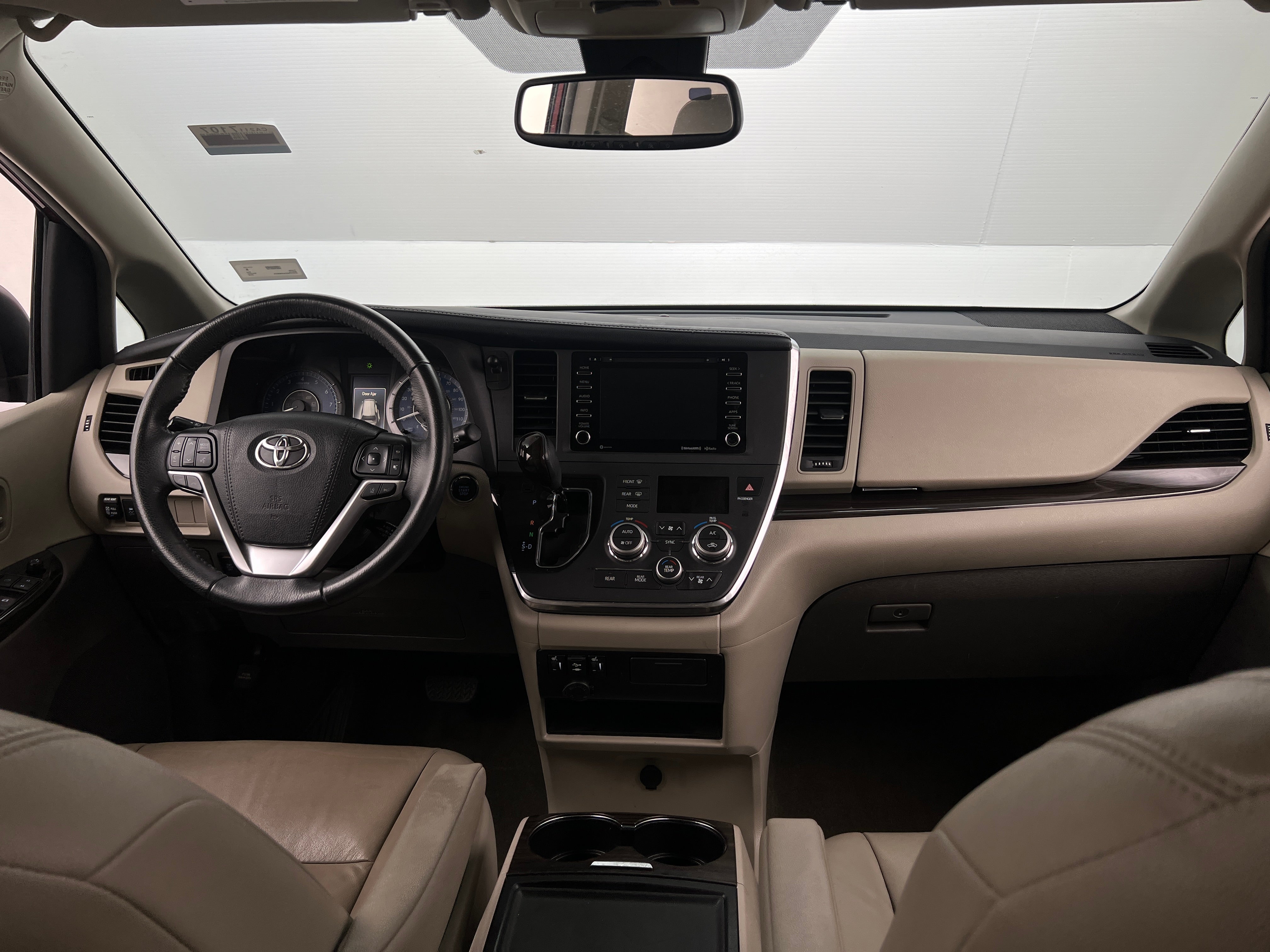 2018 Toyota Sienna XLE 2