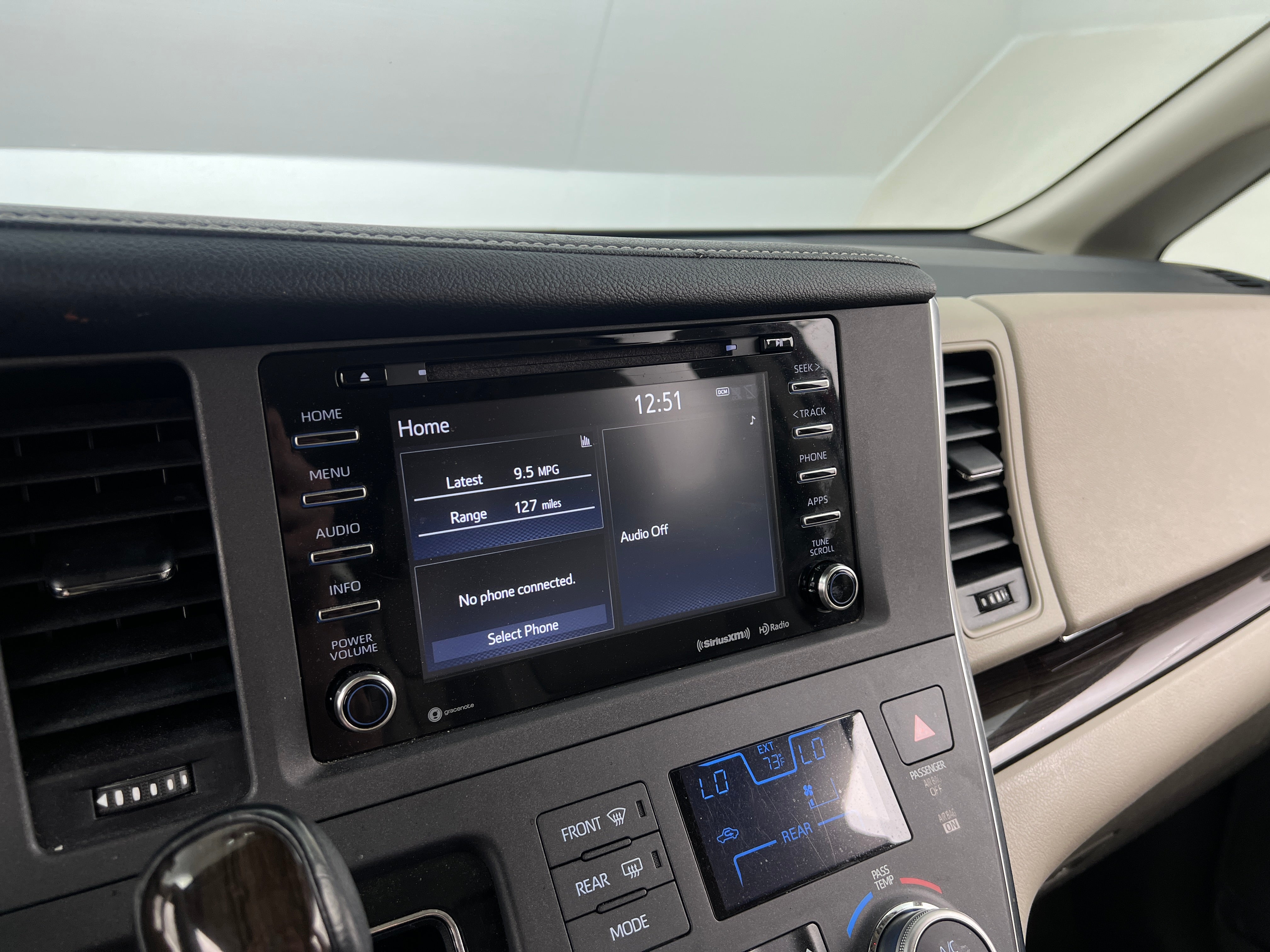 2018 Toyota Sienna XLE 3