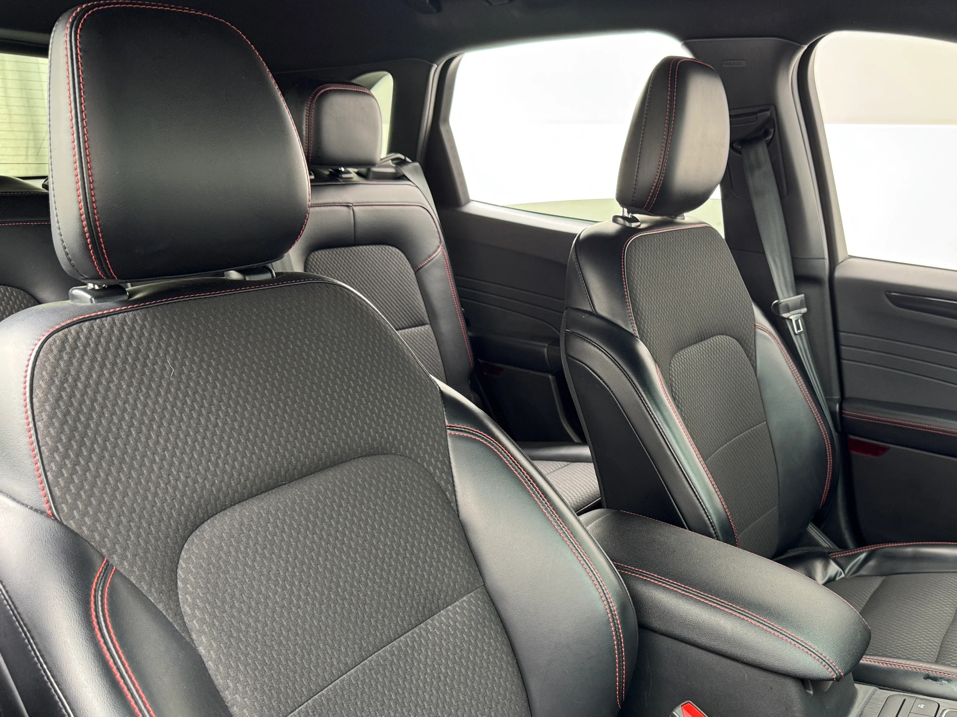 2024 Ford Escape ST-Line 2