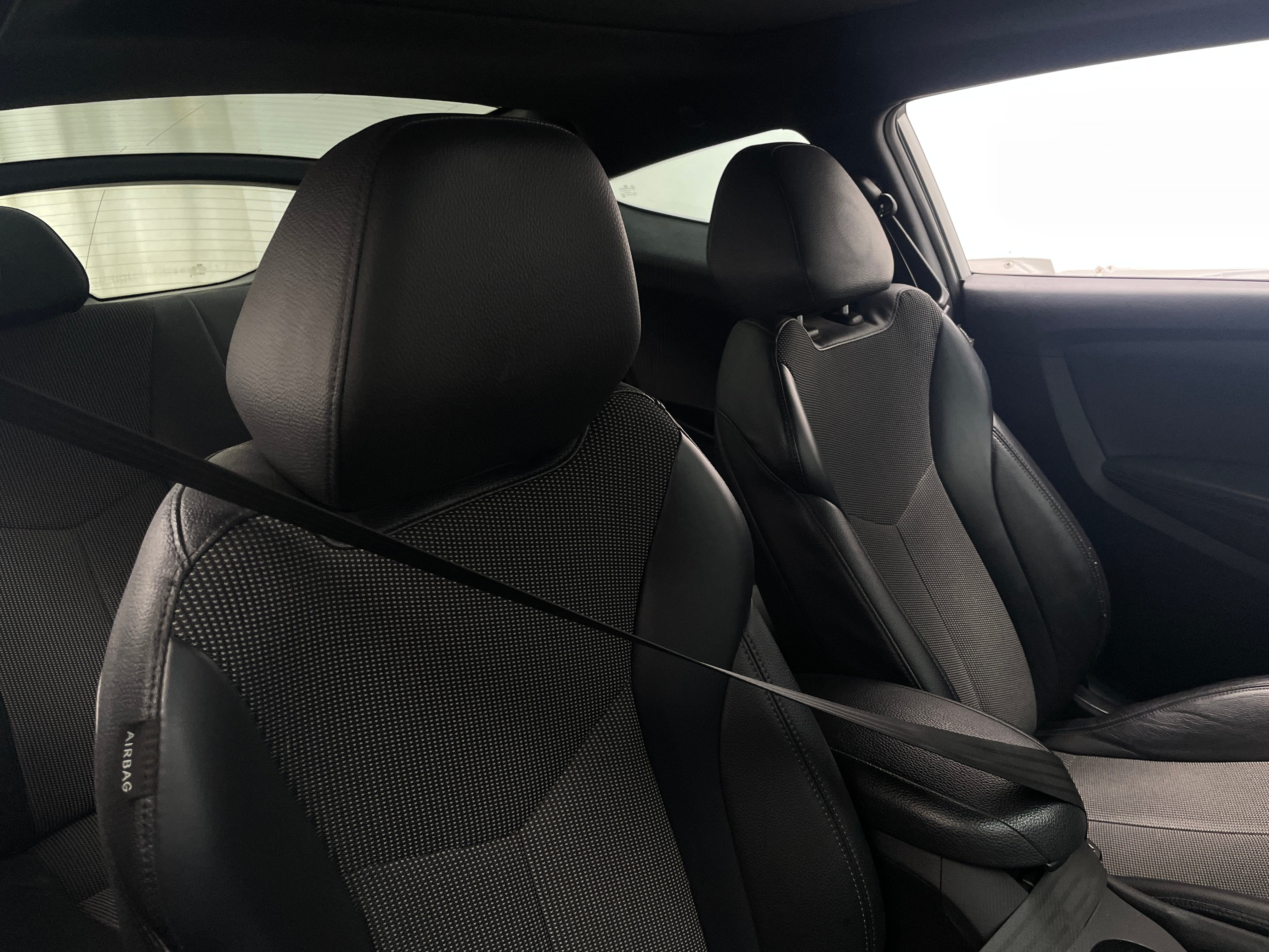 2016 Hyundai Veloster Base 2