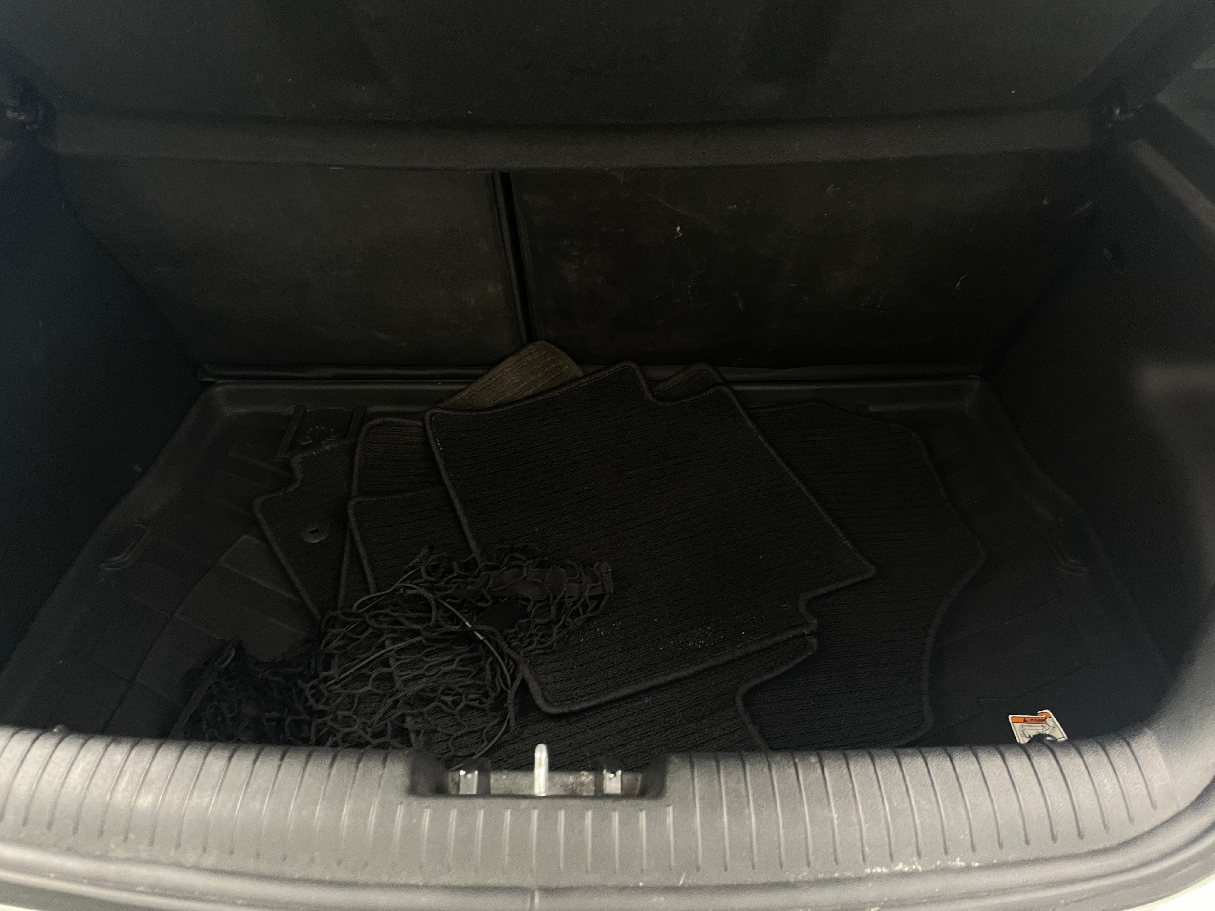 2016 Hyundai Veloster Base 5