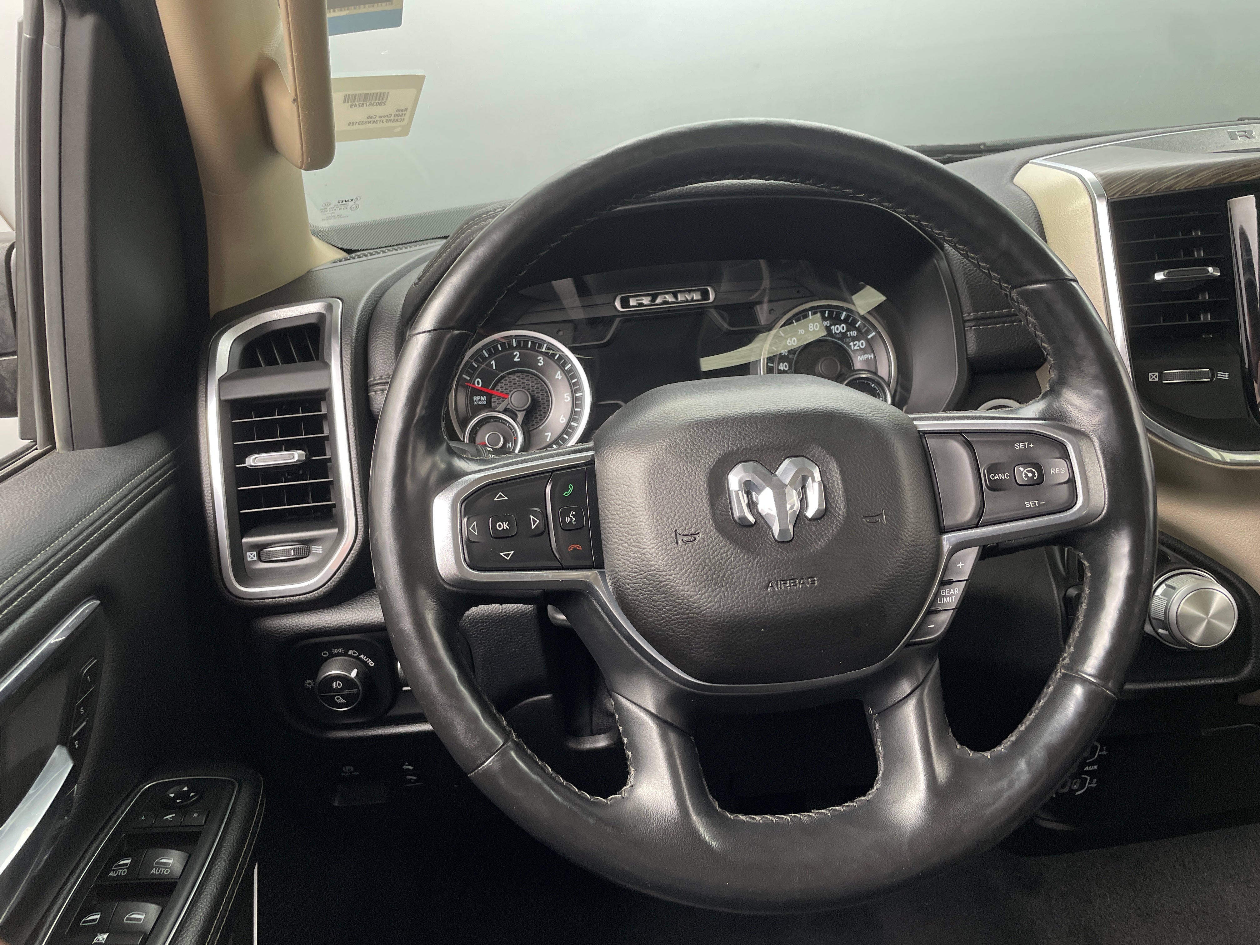 2019 RAM 1500 Laramie 4