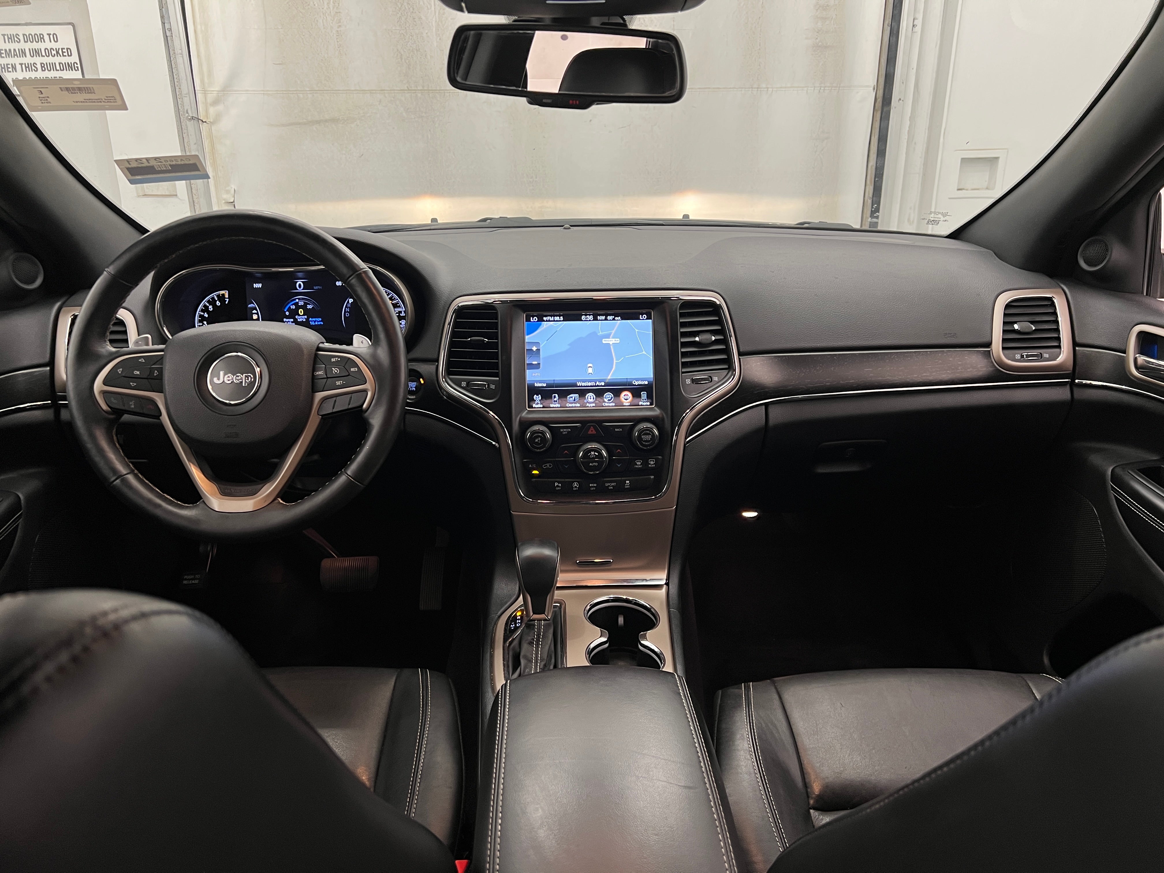 2016 Jeep Grand Cherokee Limited Edition 2