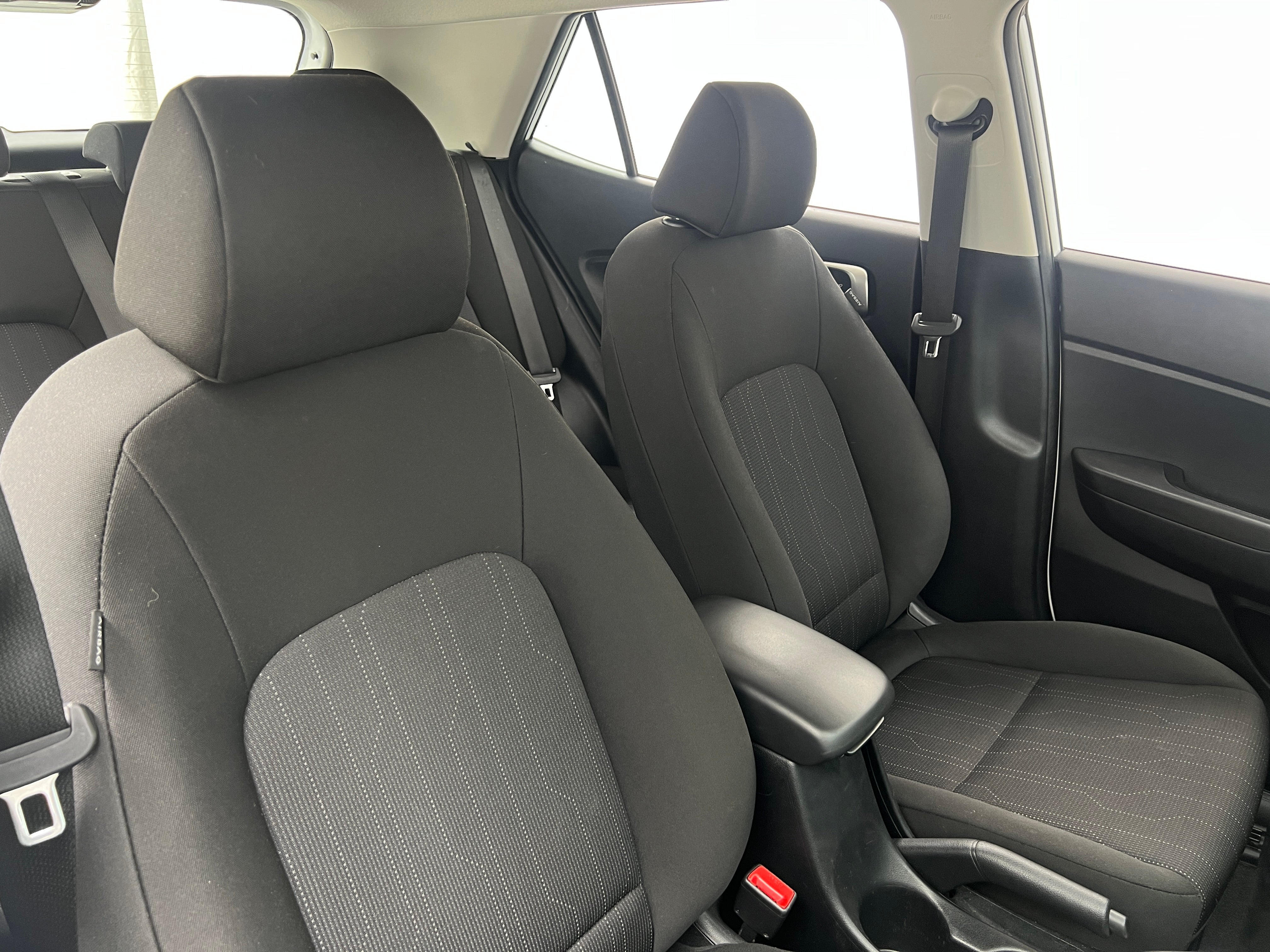 2023 Hyundai Venue SE 2