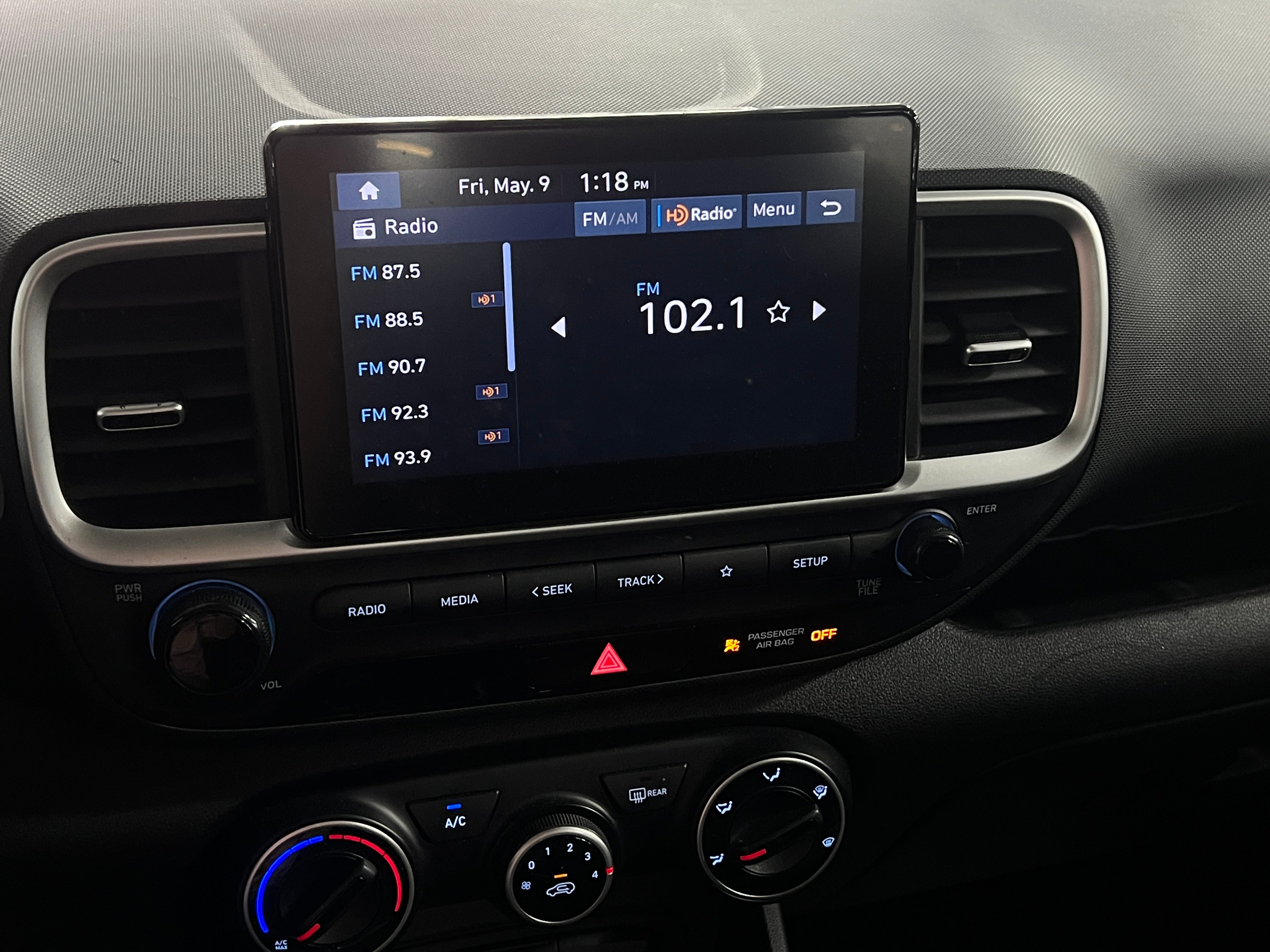 2023 Hyundai Venue SE 4