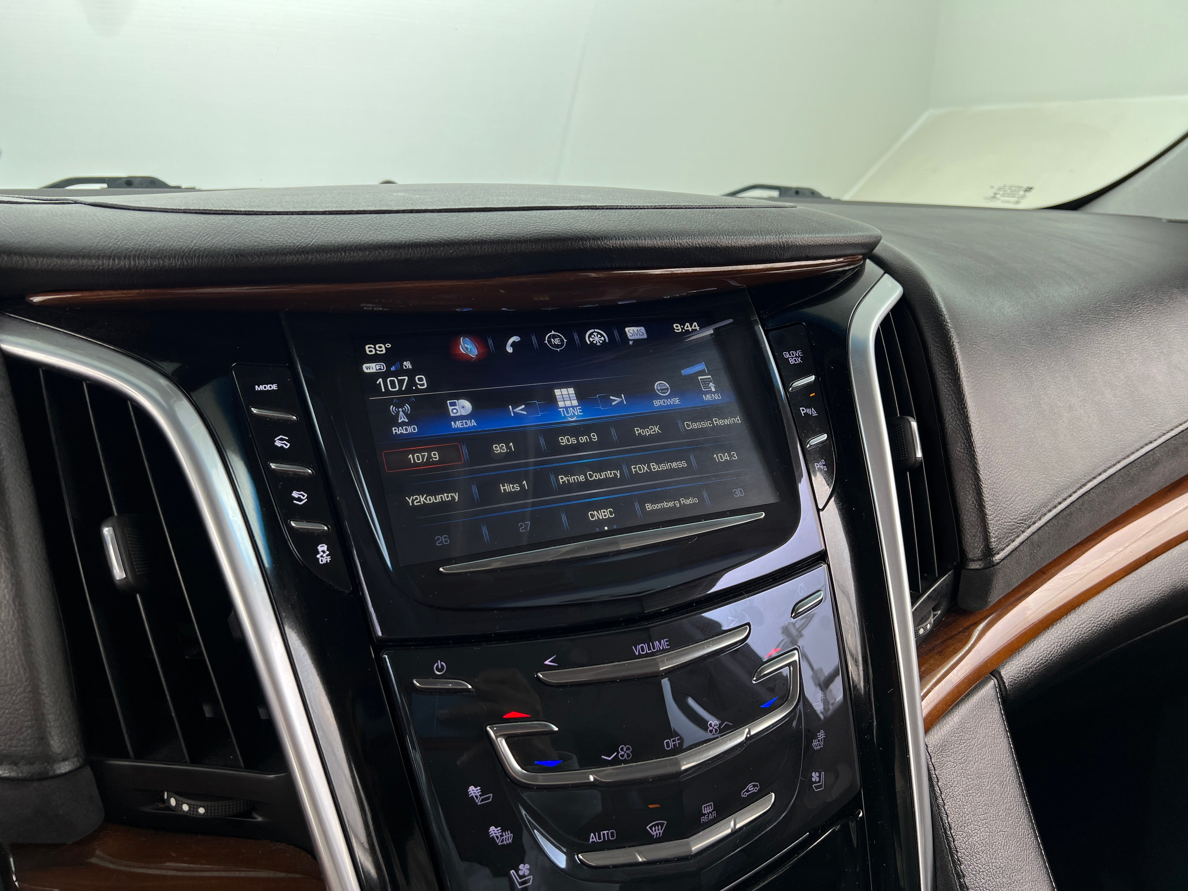2018 Cadillac Escalade  3