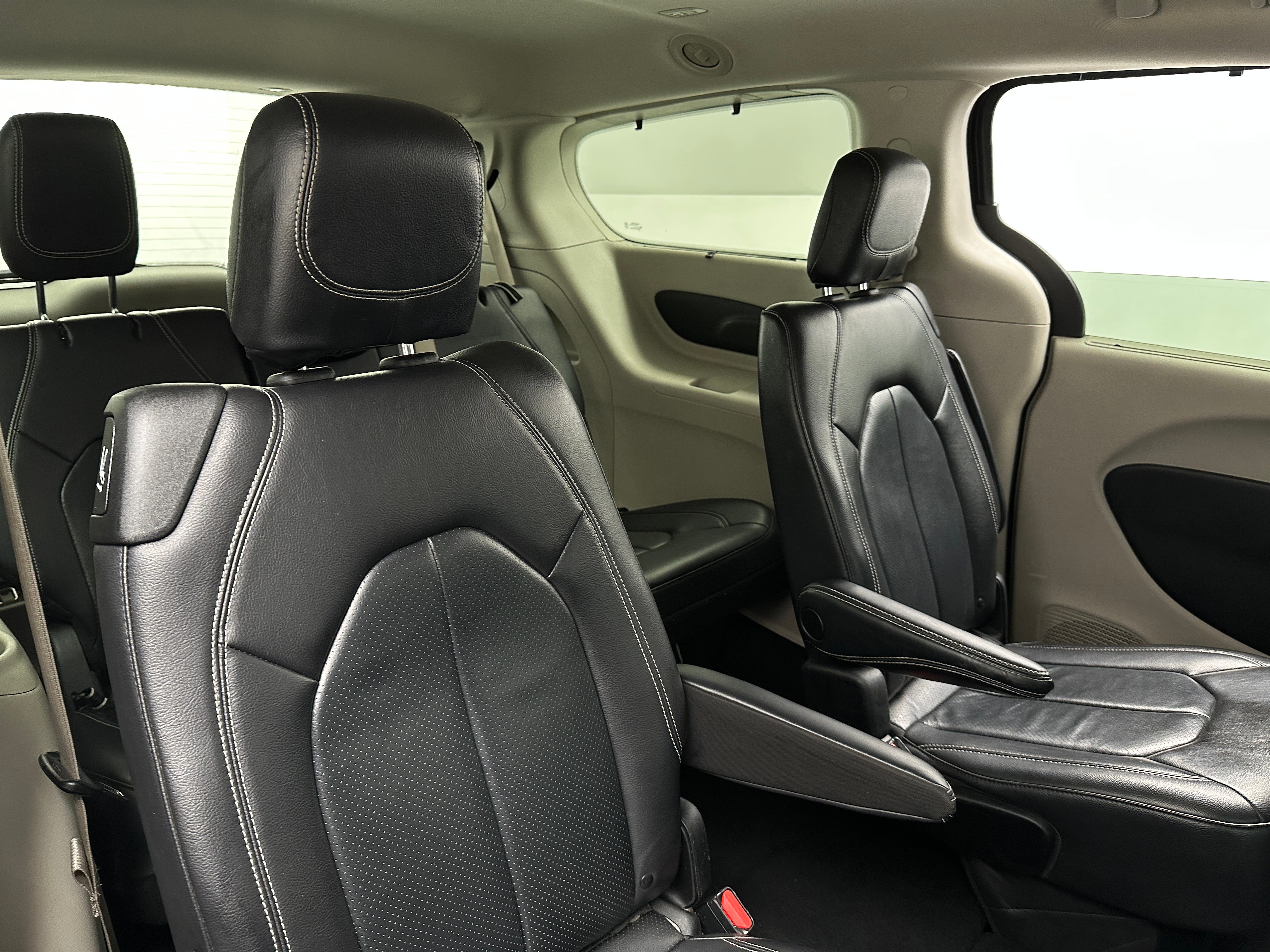 2022 Chrysler Pacifica Touring L 5