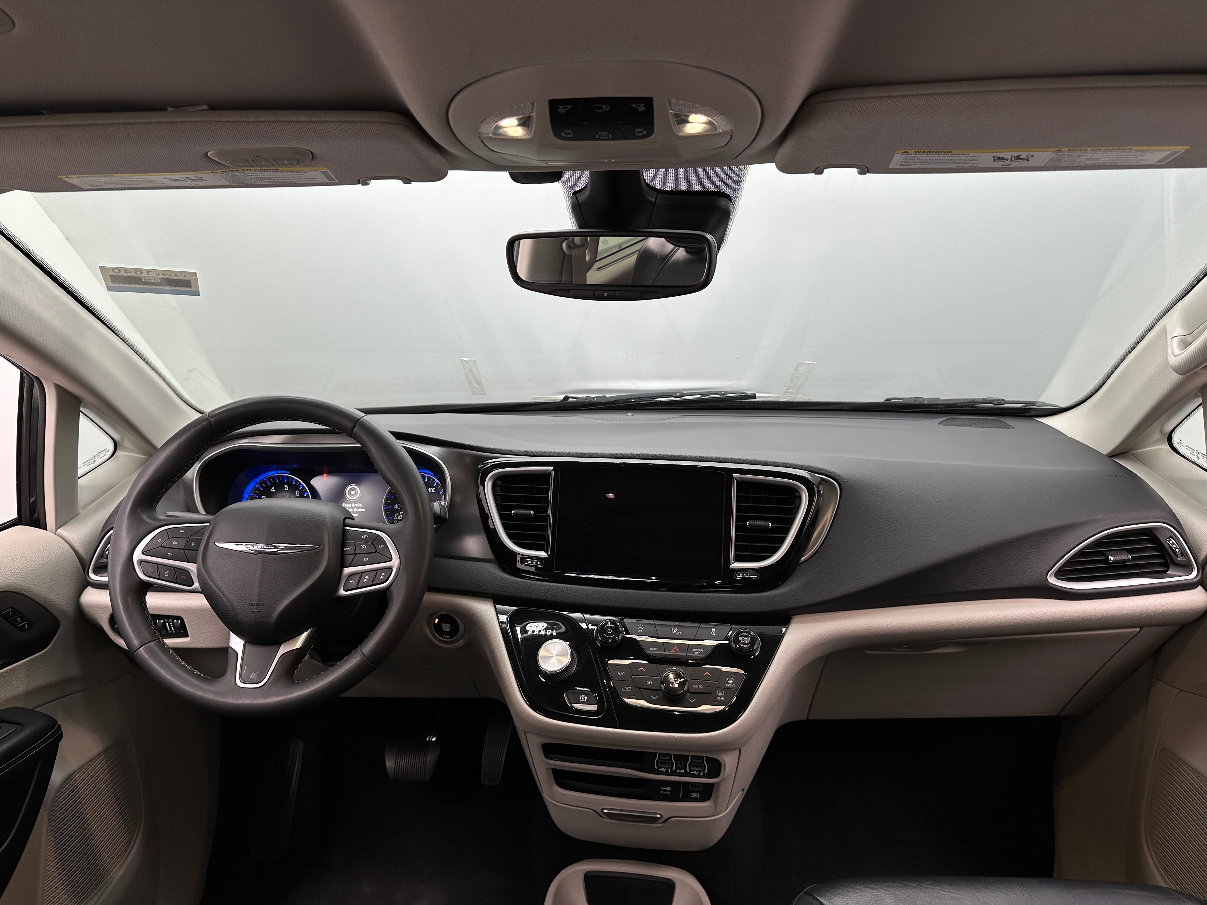 2022 Chrysler Pacifica Touring L 2