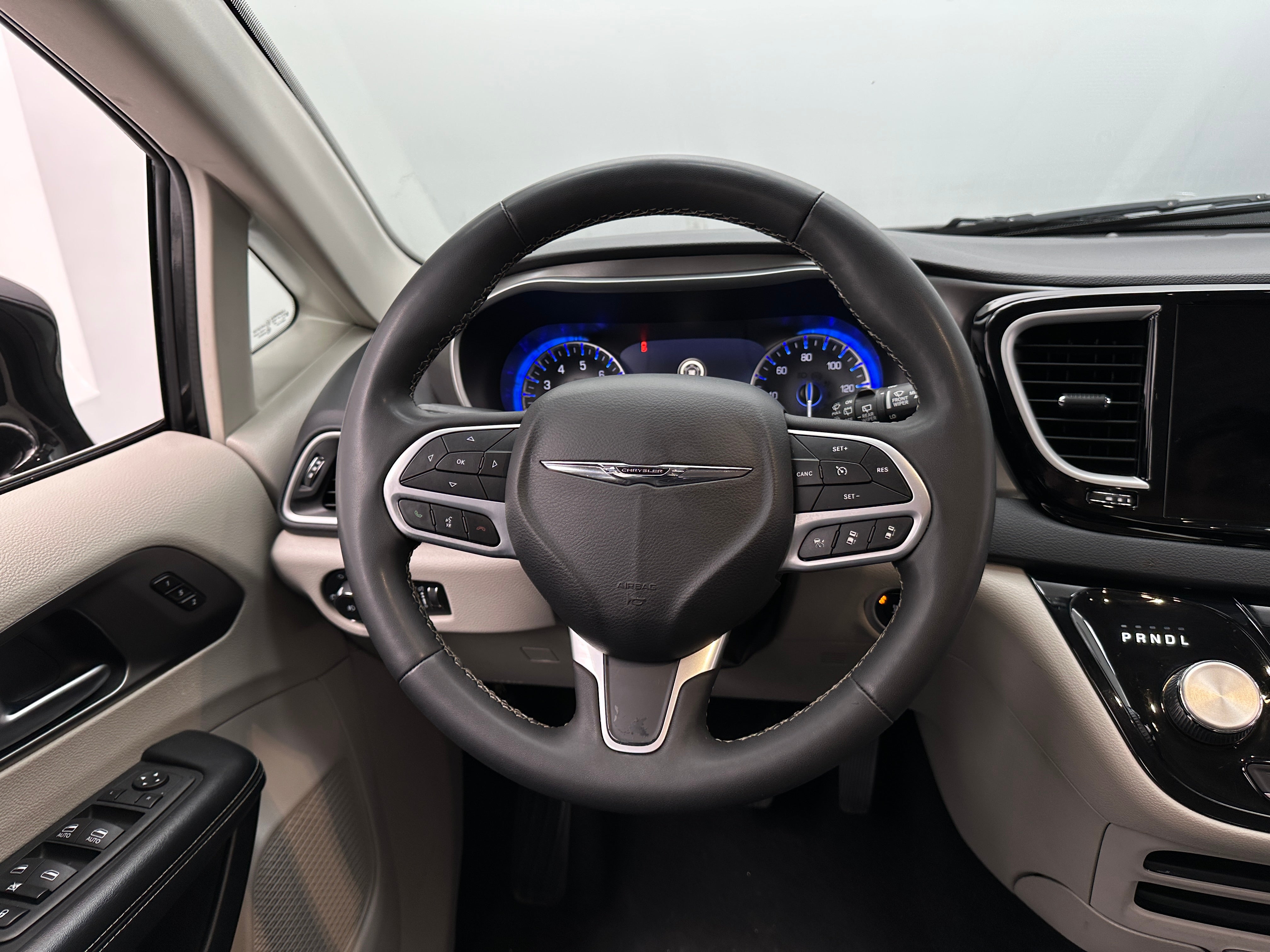 2022 Chrysler Pacifica Touring L 4