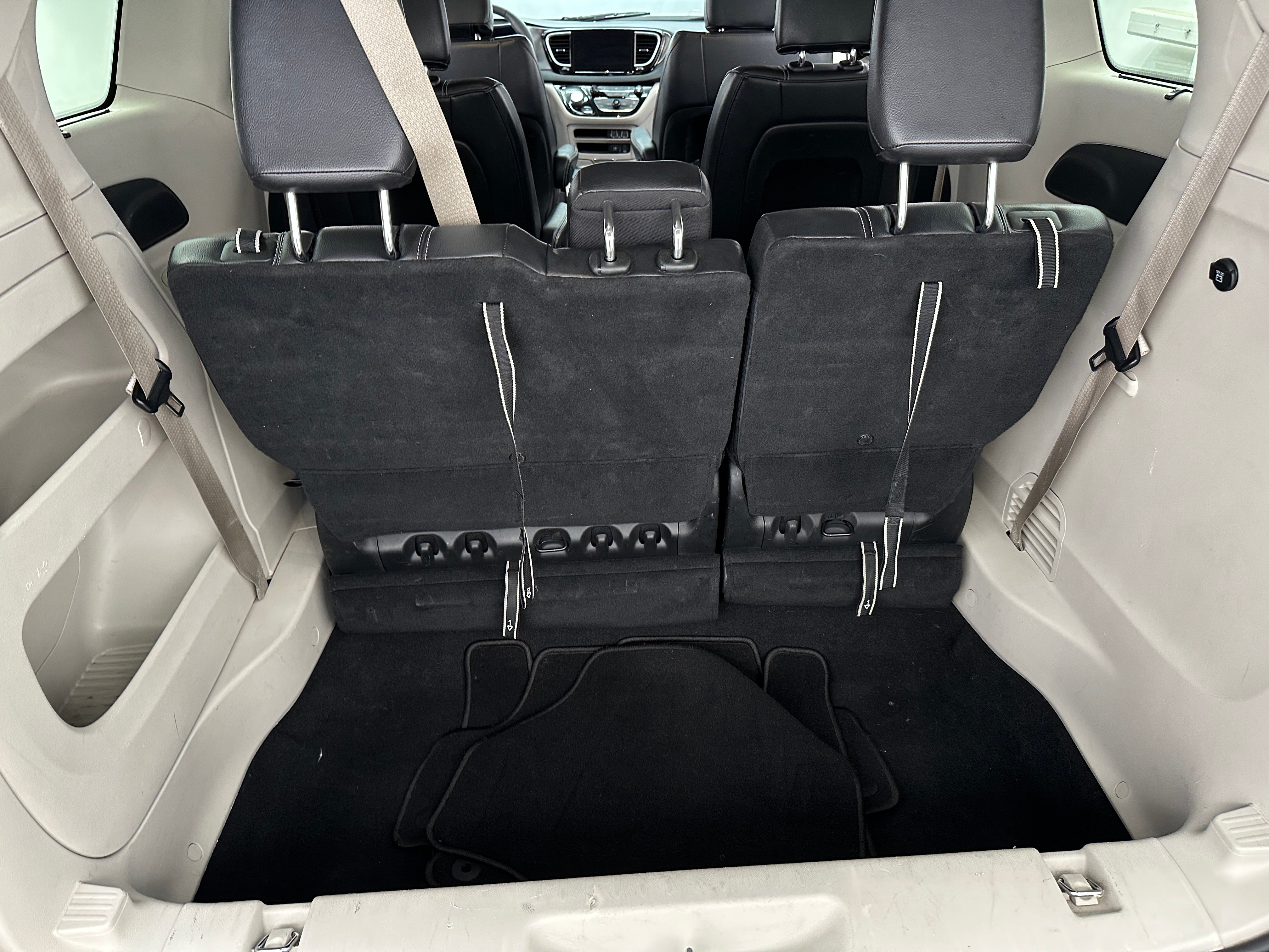 2022 Chrysler Pacifica Touring L 6