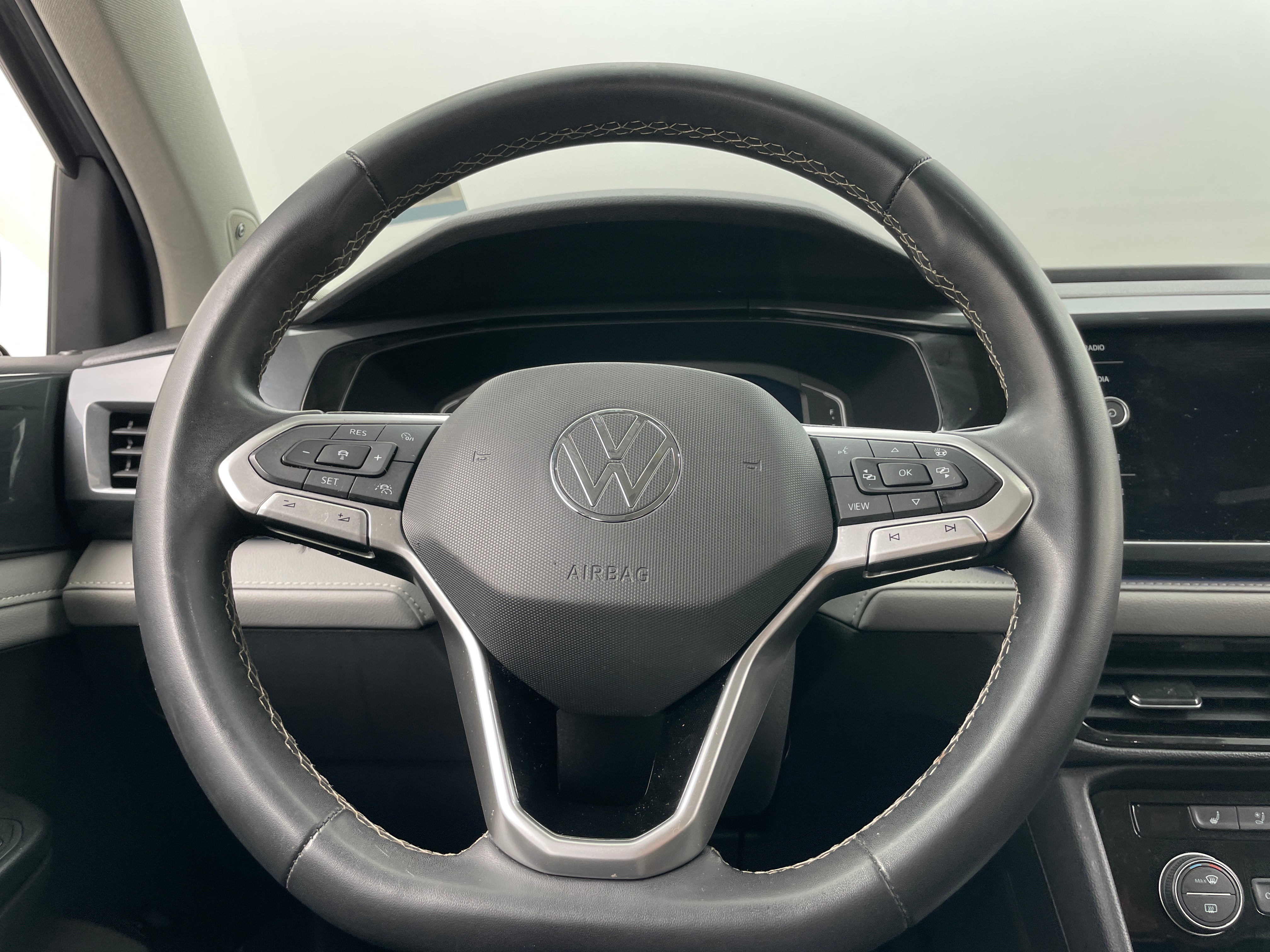 2022 Volkswagen Taos SEL 4