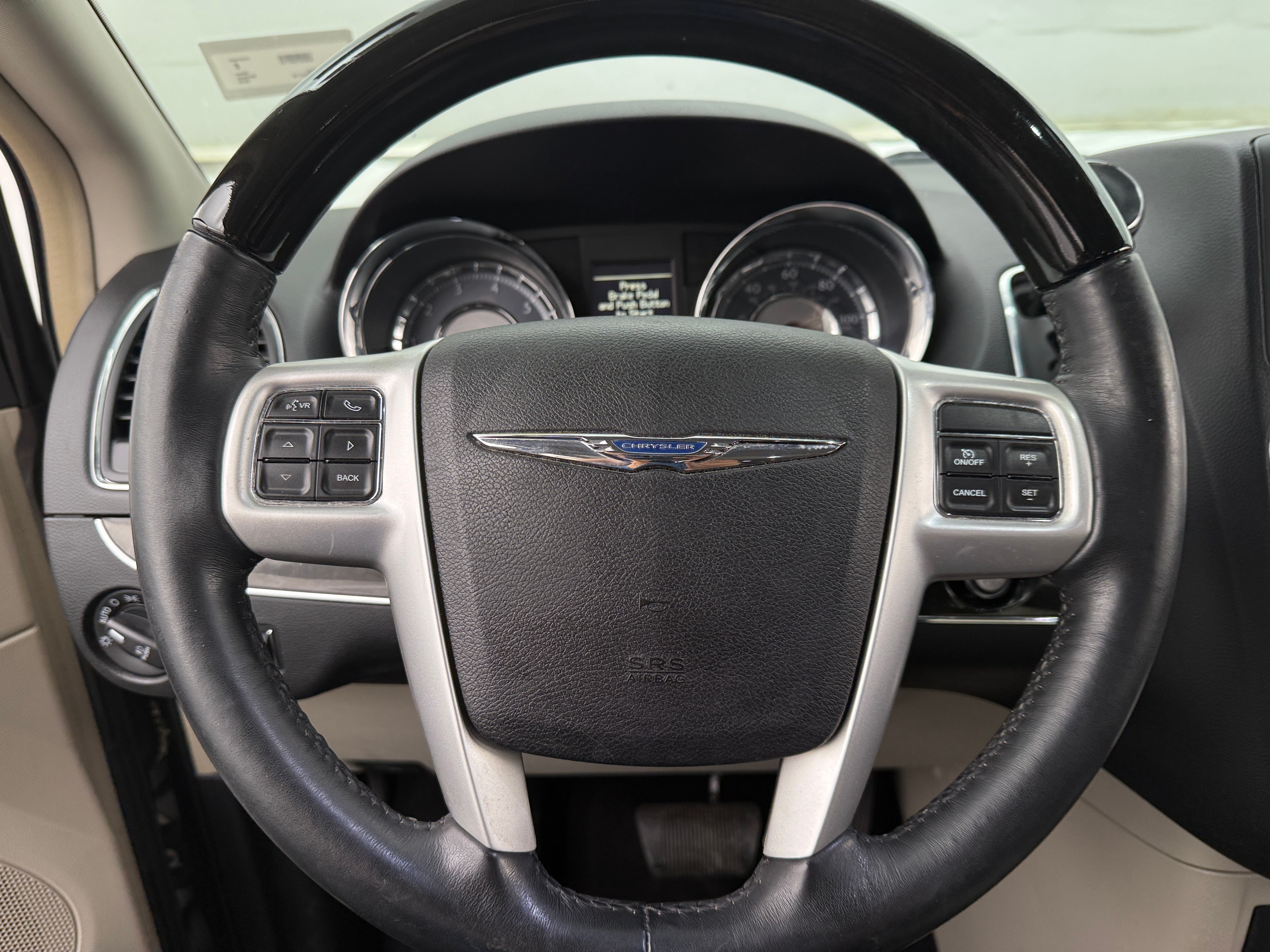 2015 Chrysler Town & Country Limited Platinum 4
