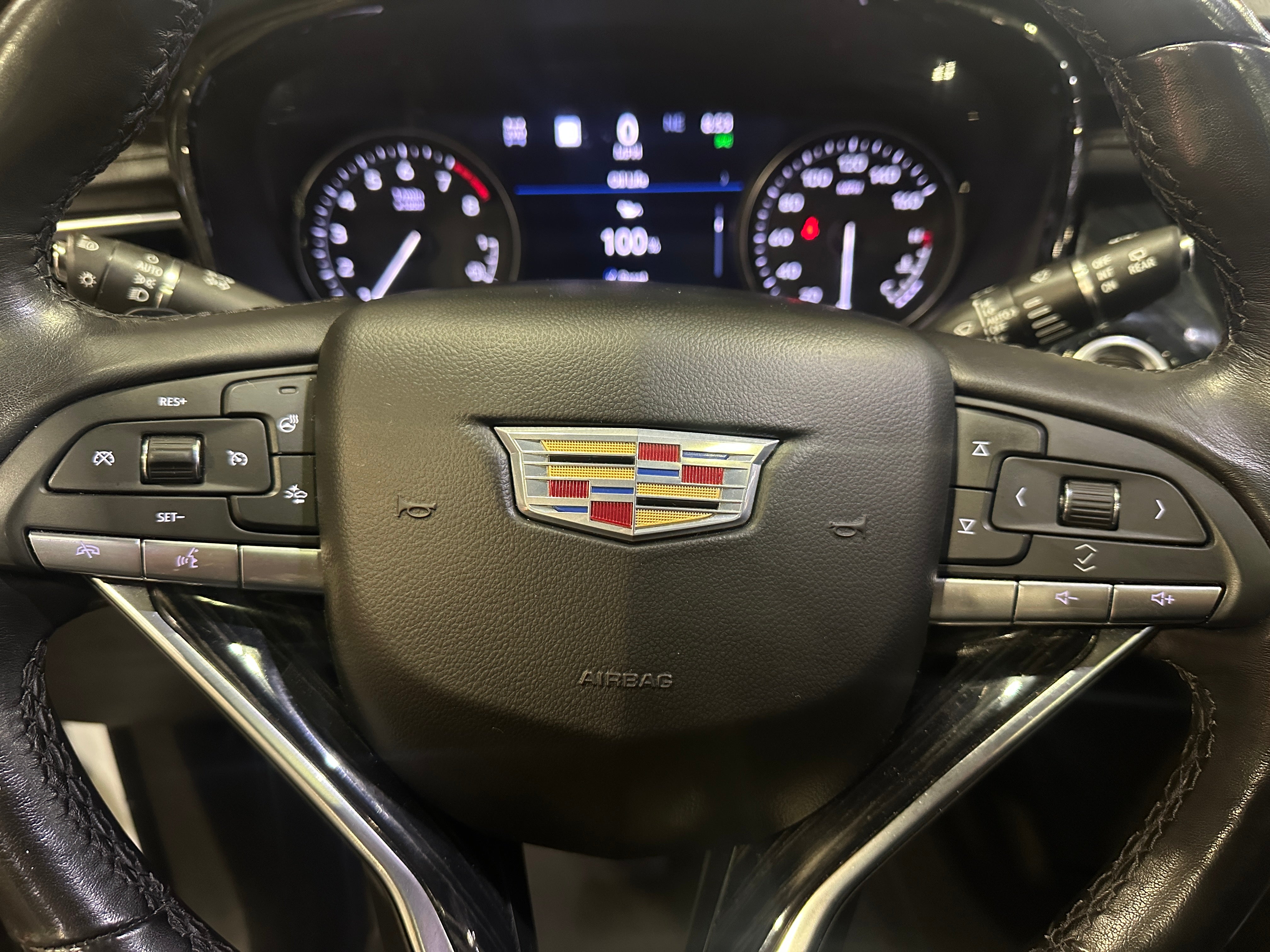 2022 Cadillac XT6 Premium Luxury 4